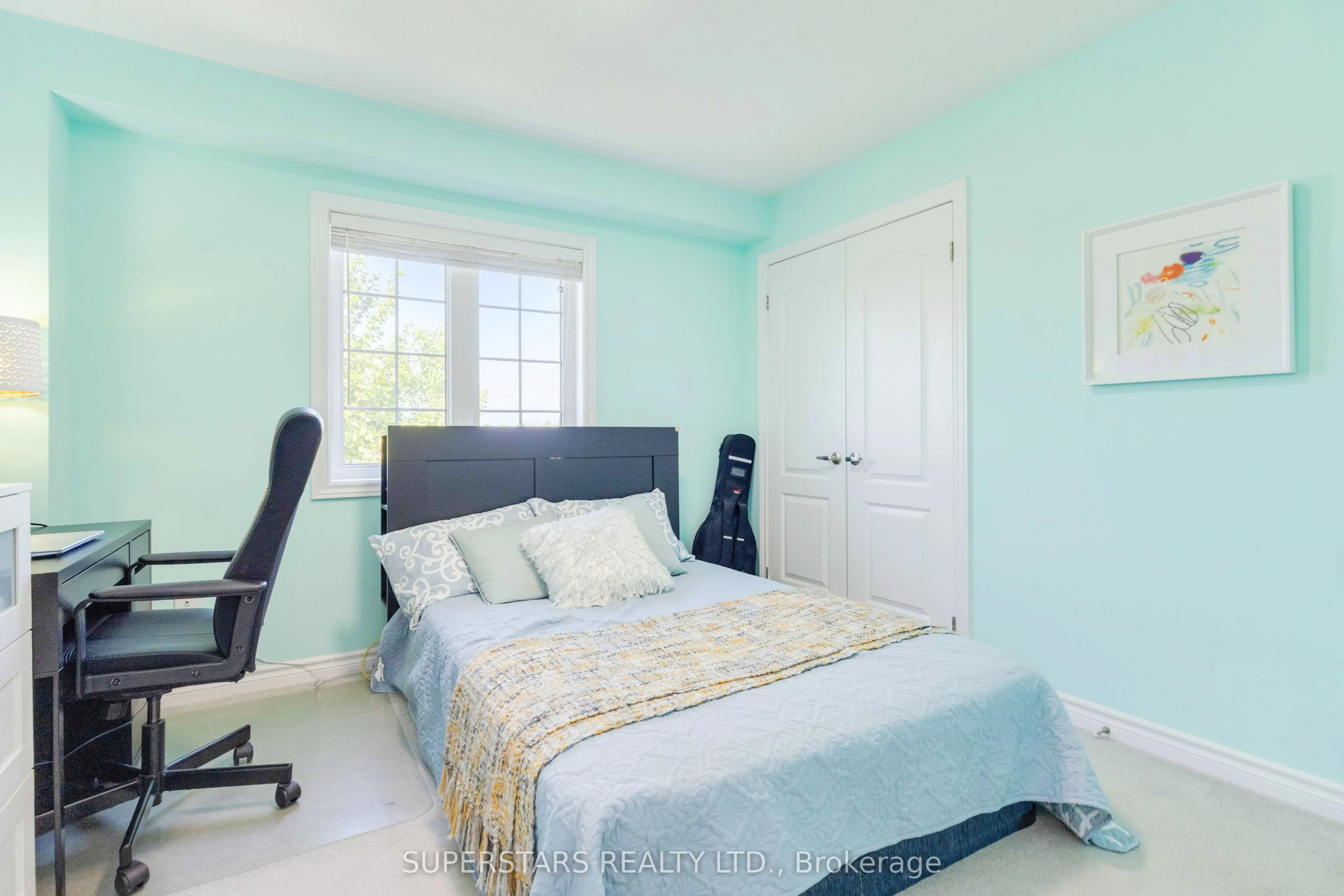 70 Living Cres Crescent