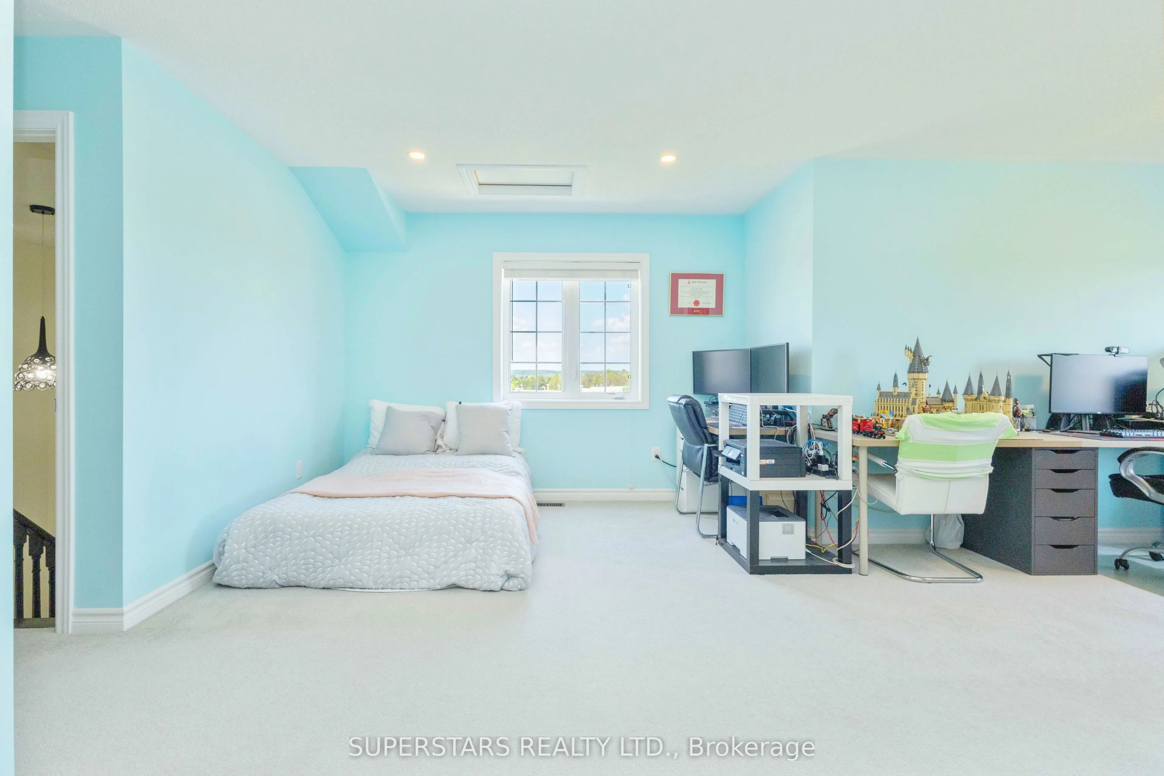70 Living Cres Crescent
