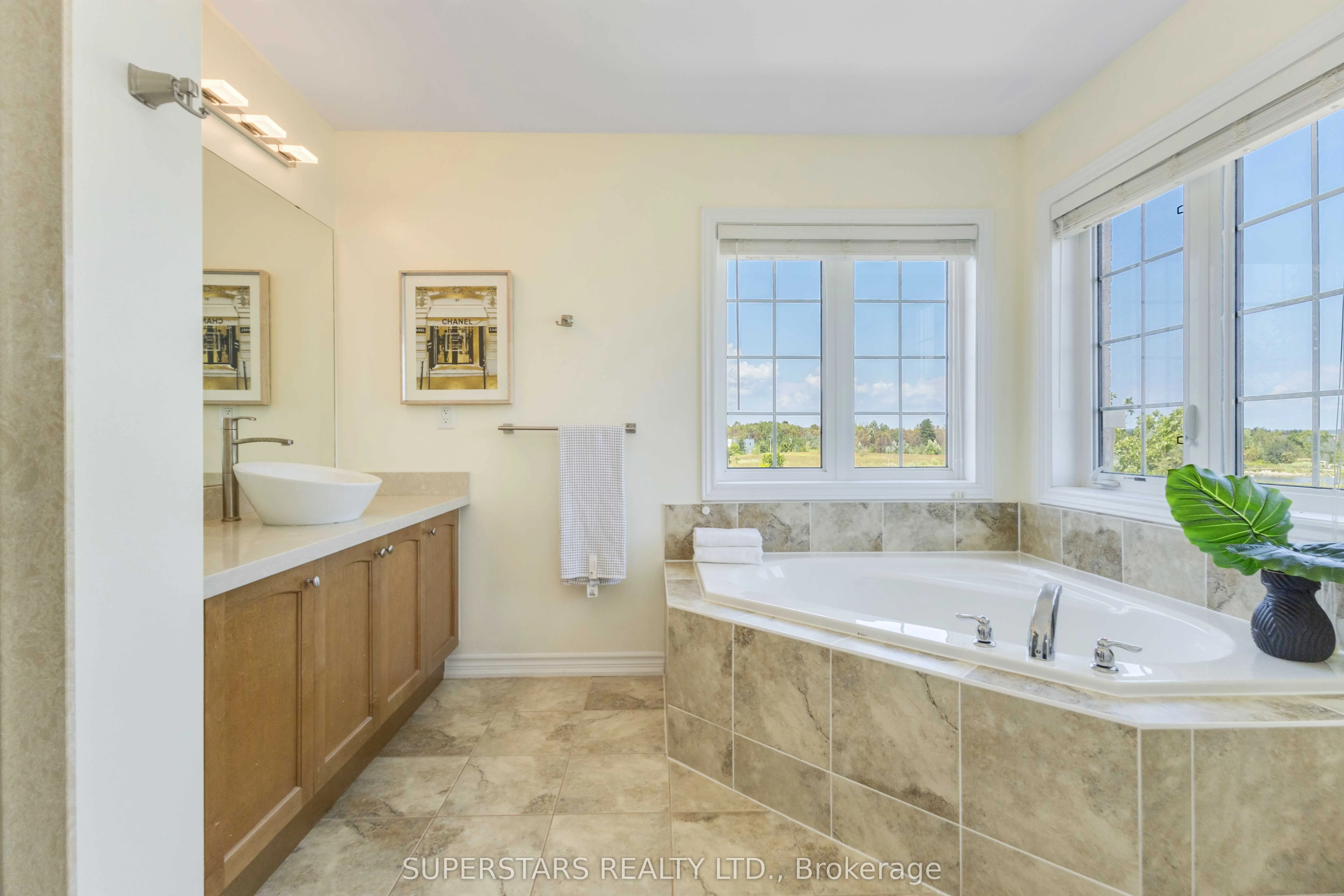 70 Living Cres Crescent