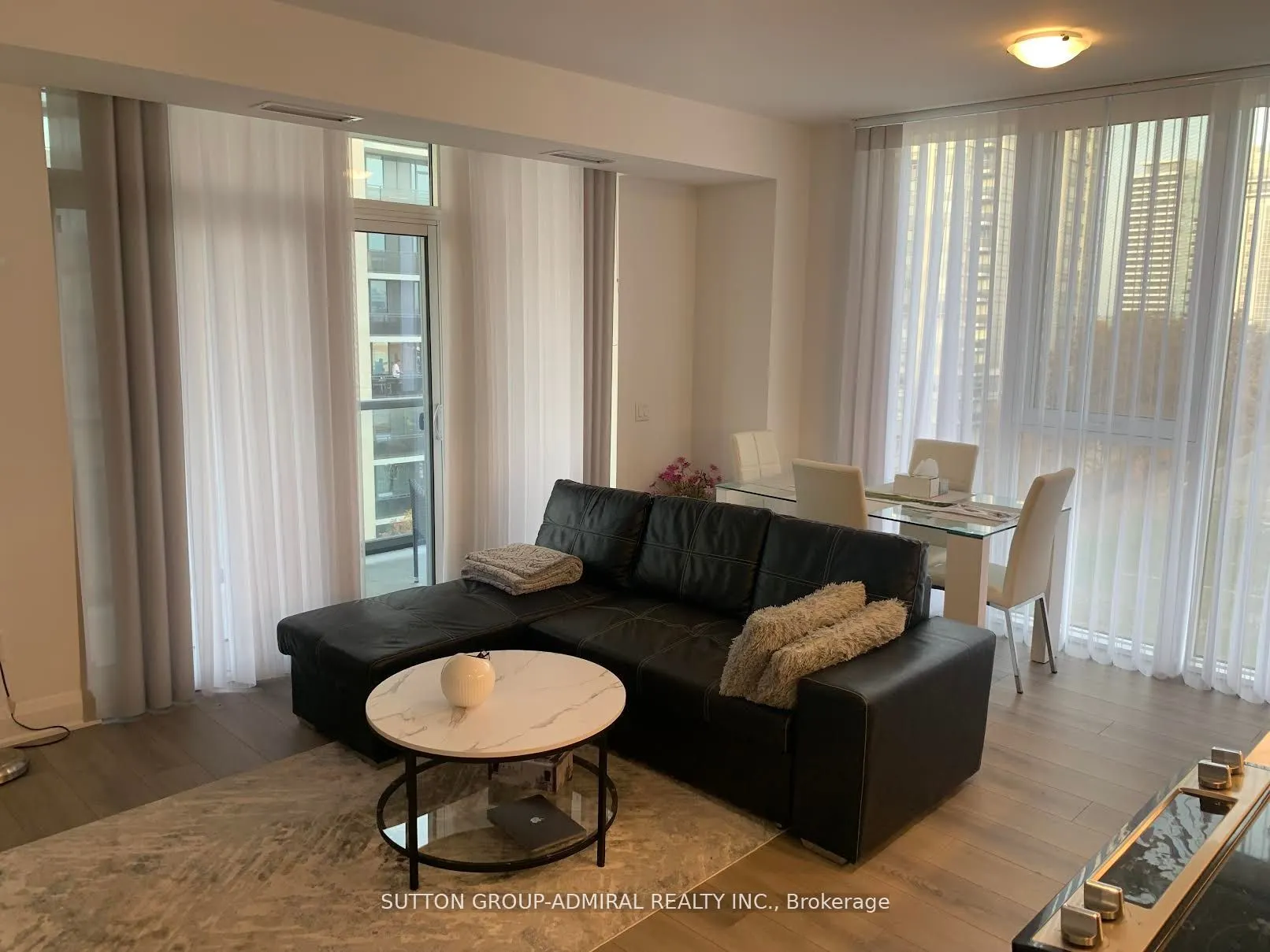 20 Gatineau Drive, #702