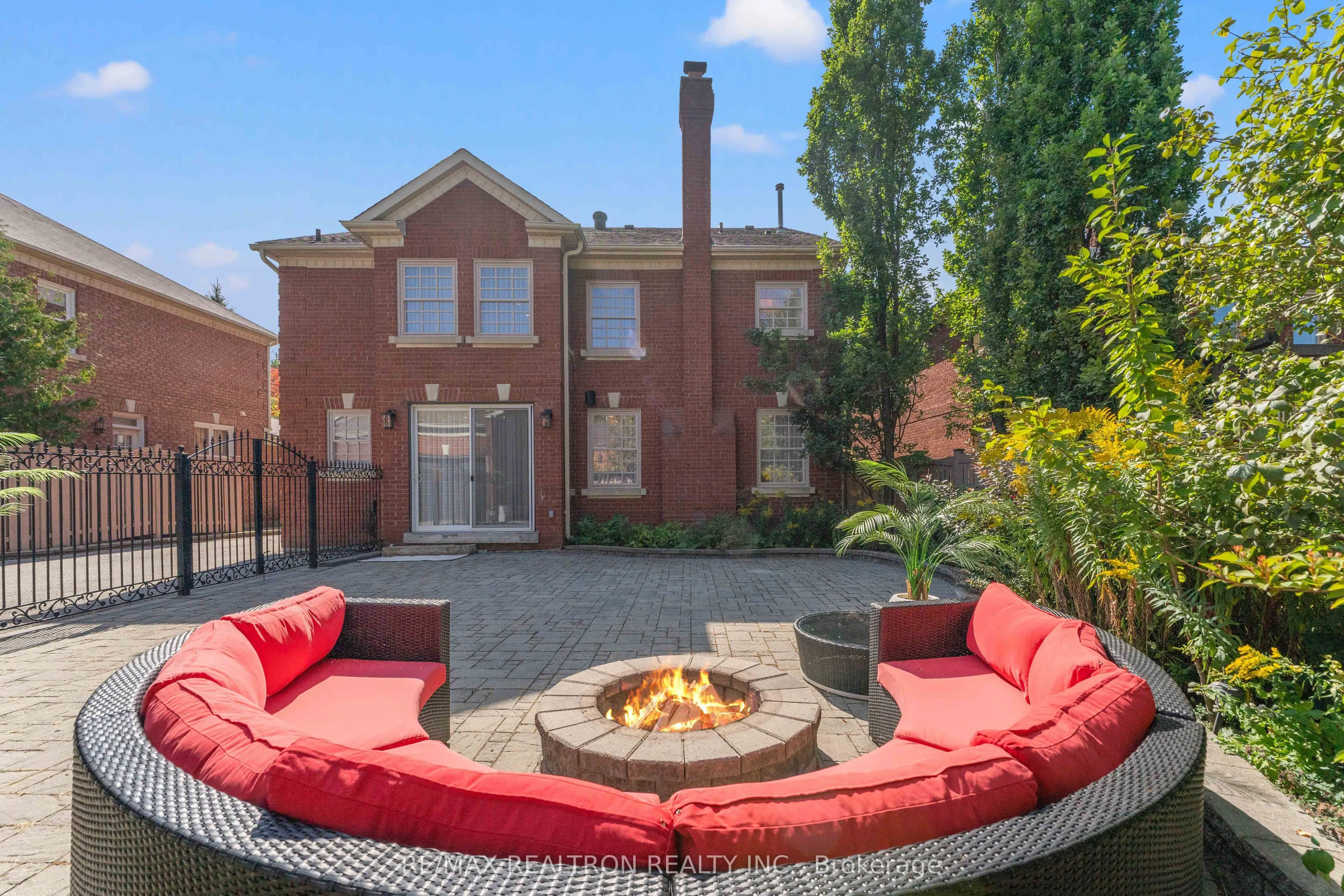63 Willett Crescent