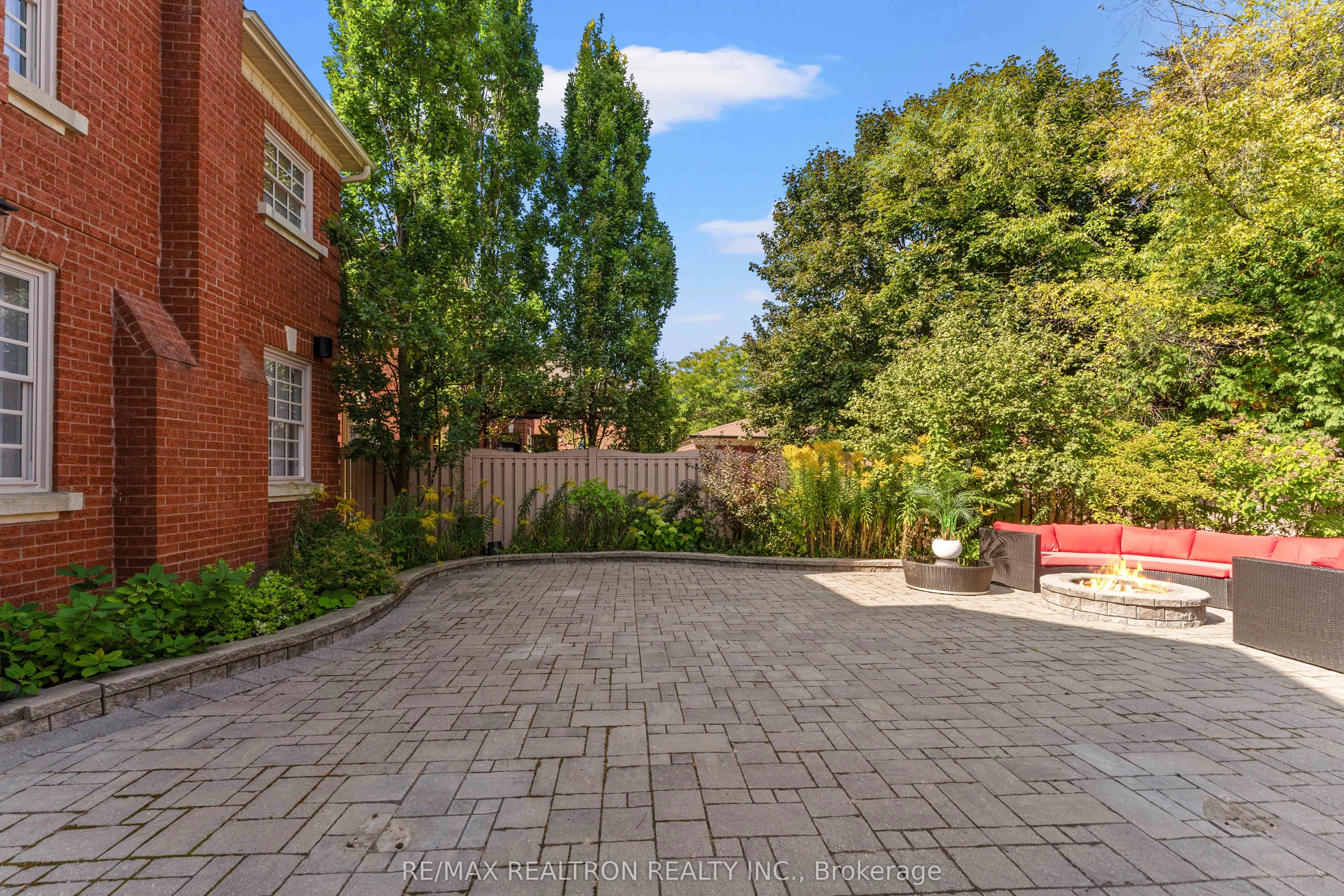 63 Willett Crescent