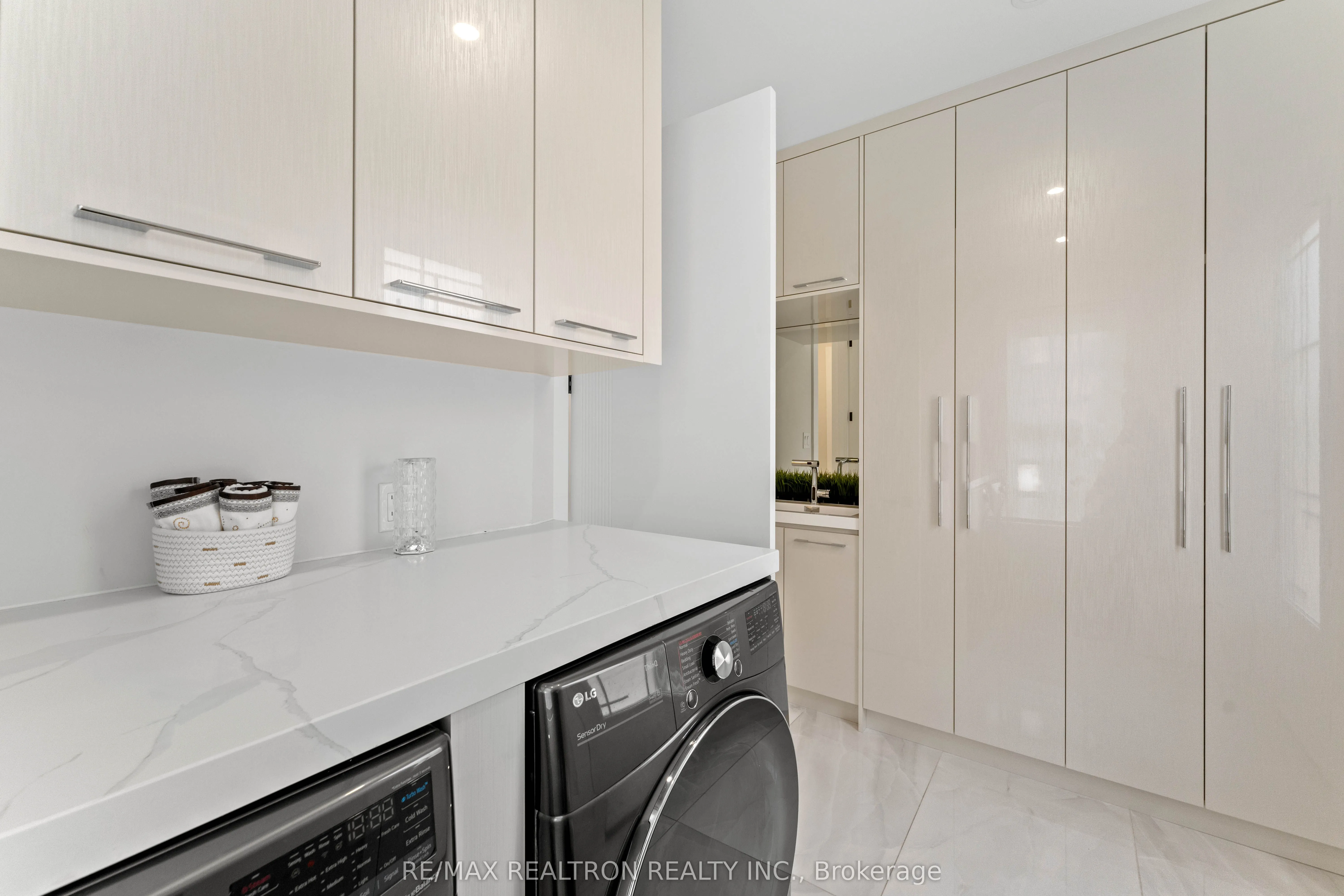 63 Willett Crescent