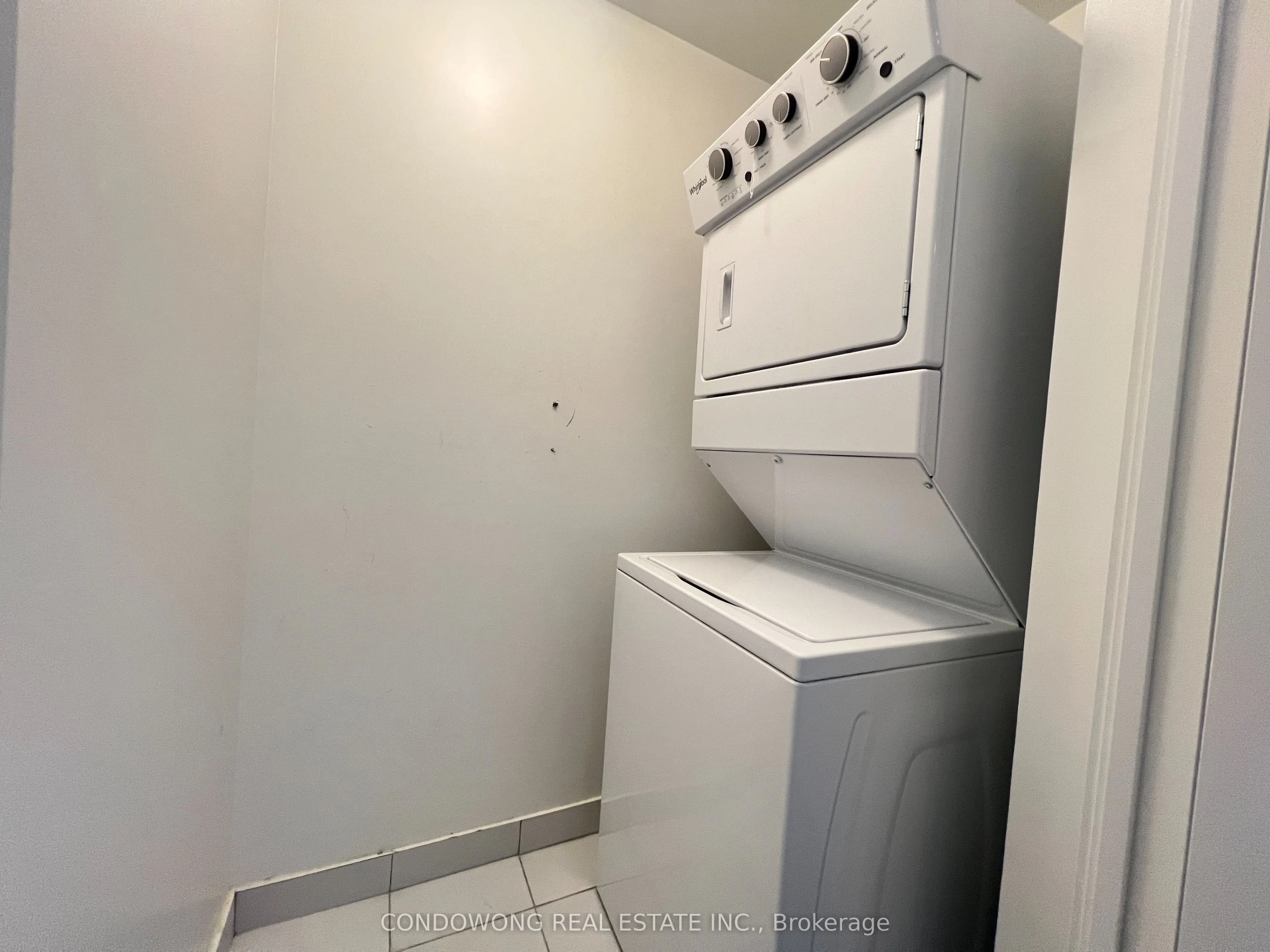 105 Oneida Crescent, #1205