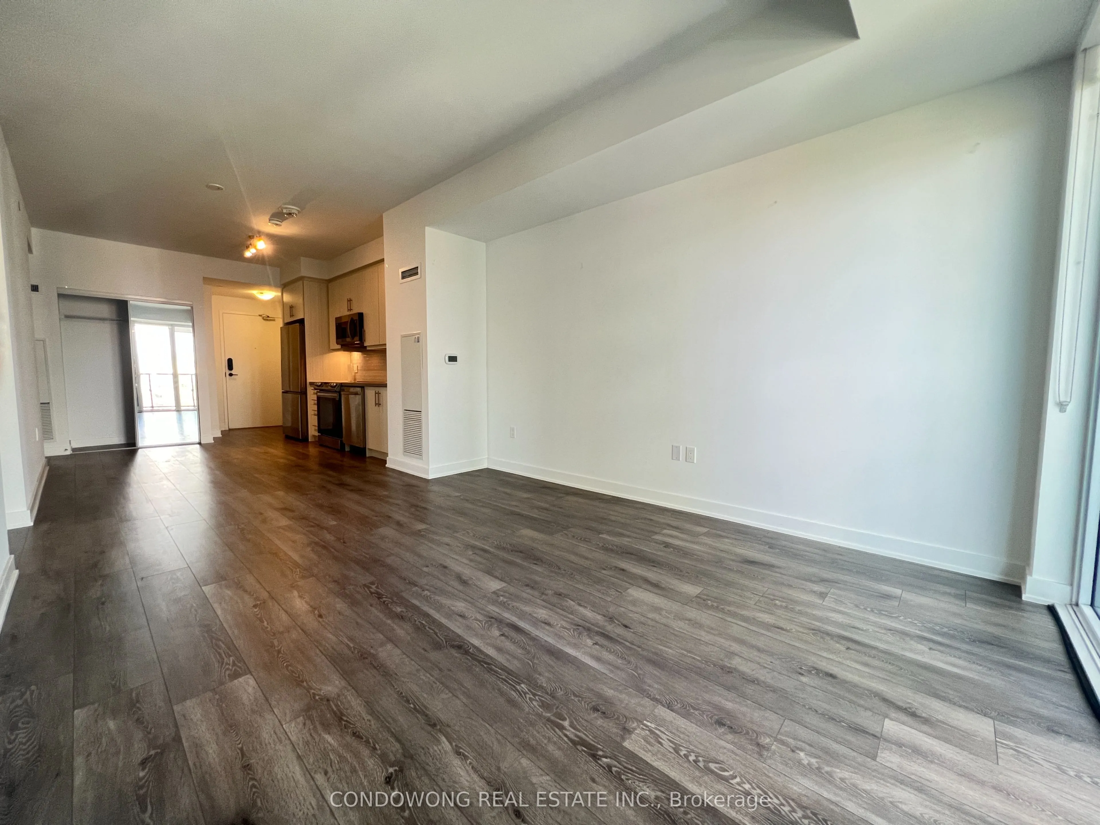 105 Oneida Crescent, #1205