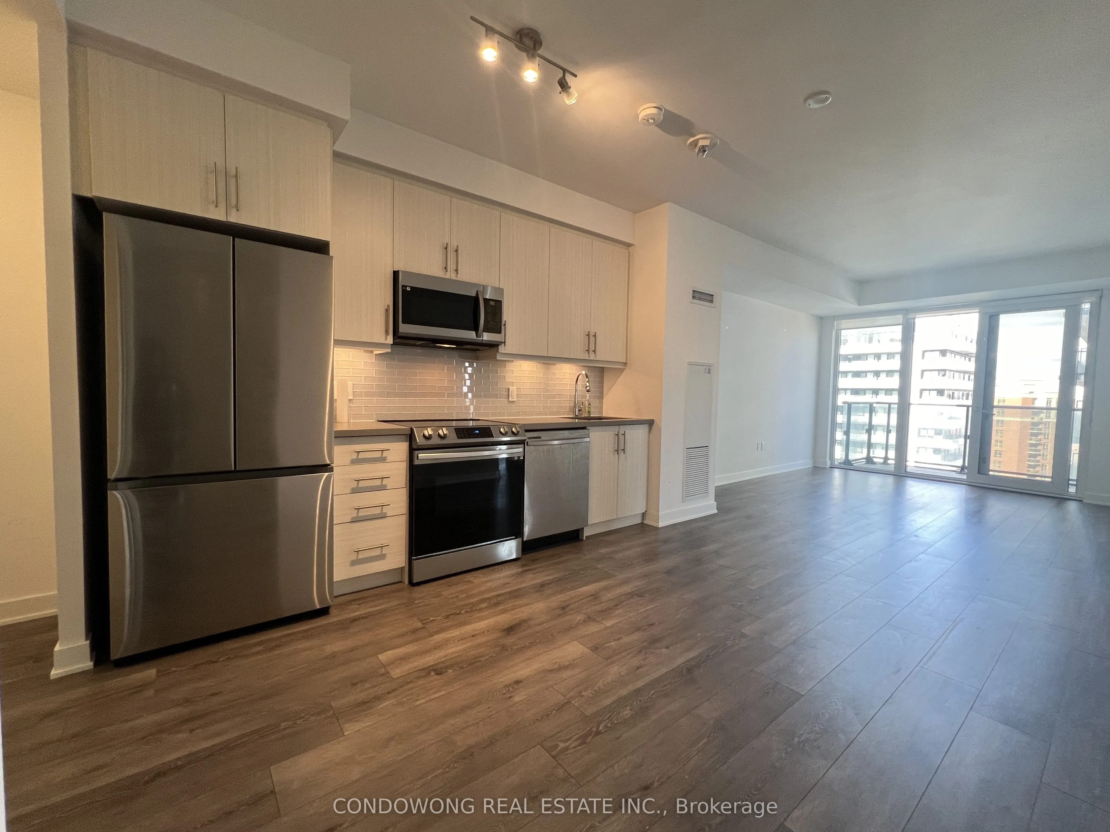 105 Oneida Crescent, #1205