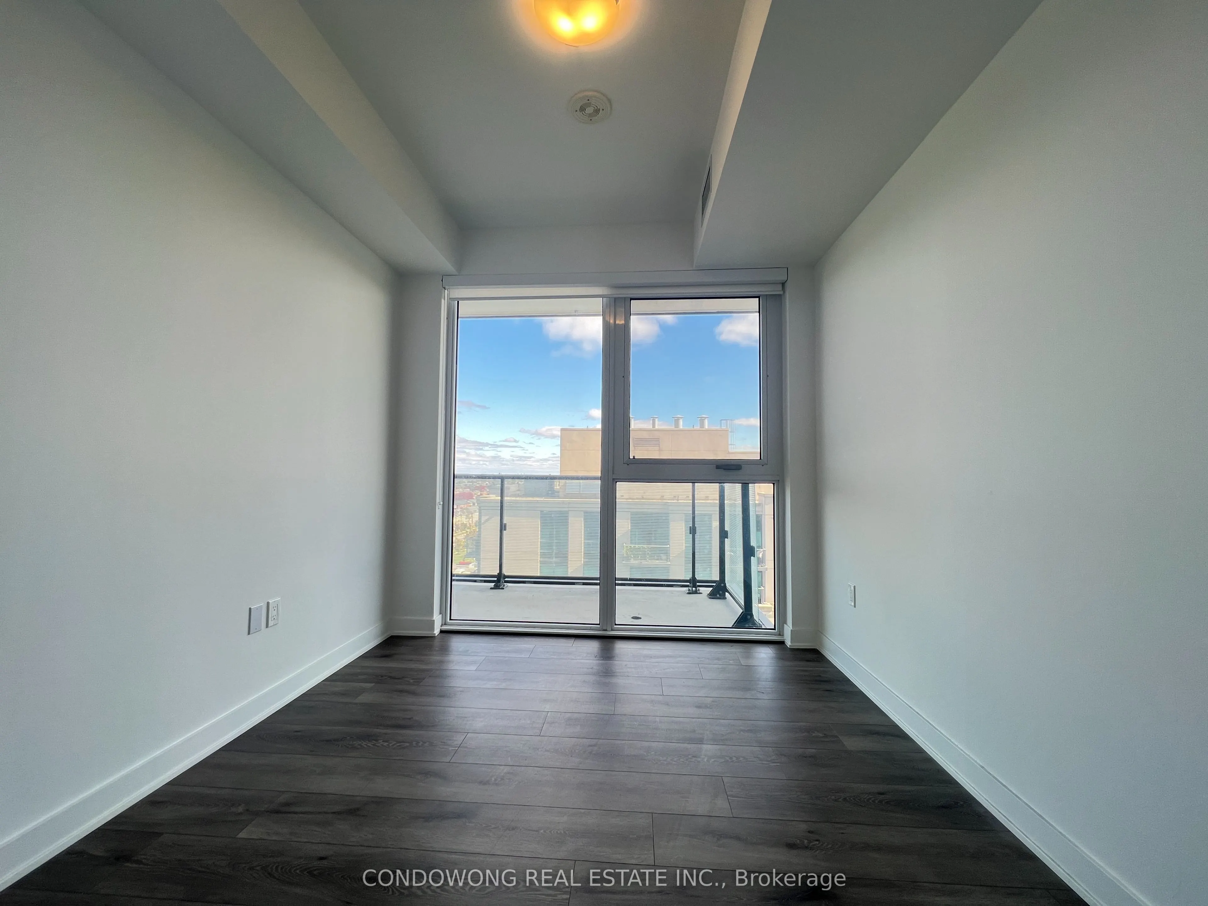 105 Oneida Crescent, #1205