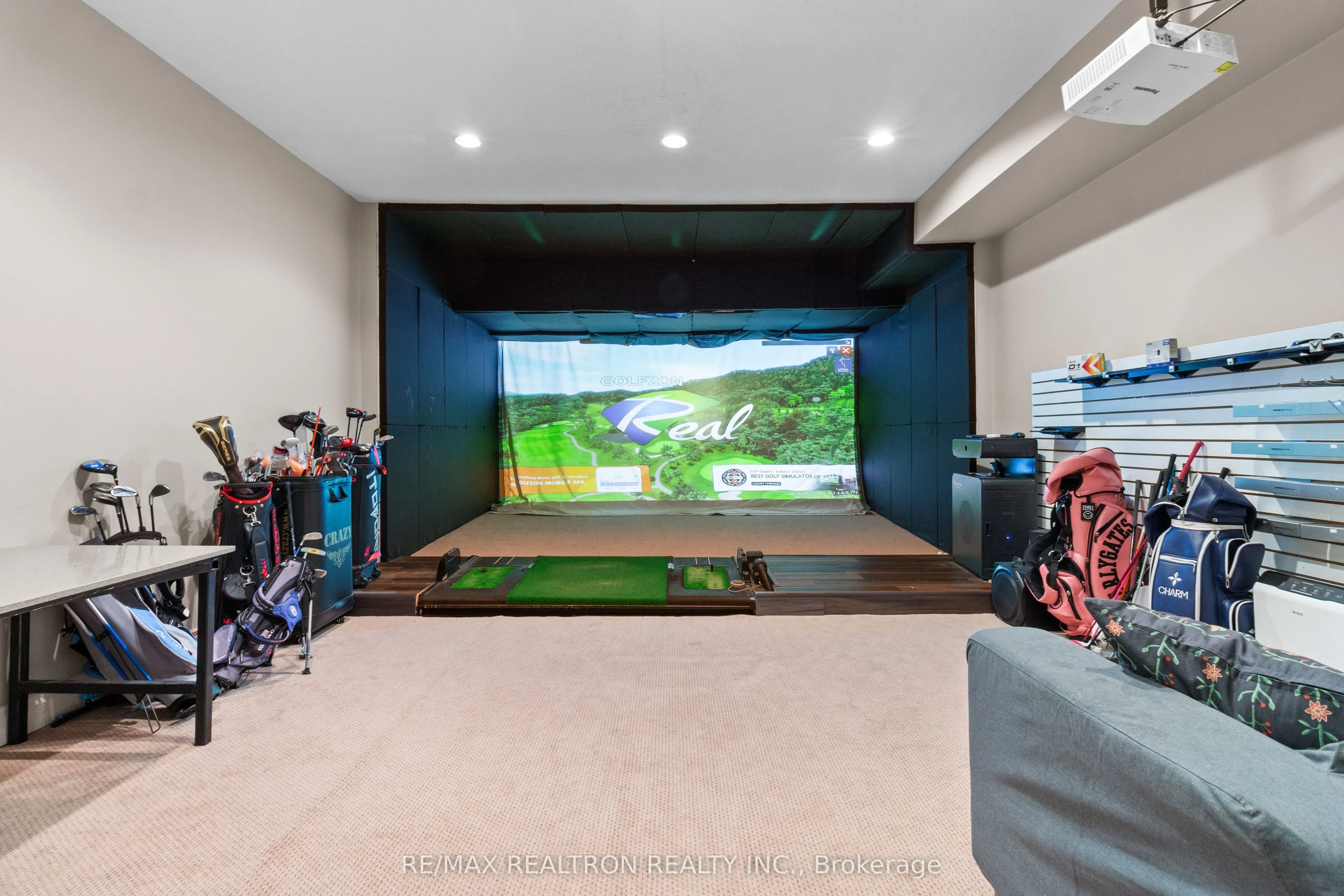 12 Moodie Drive