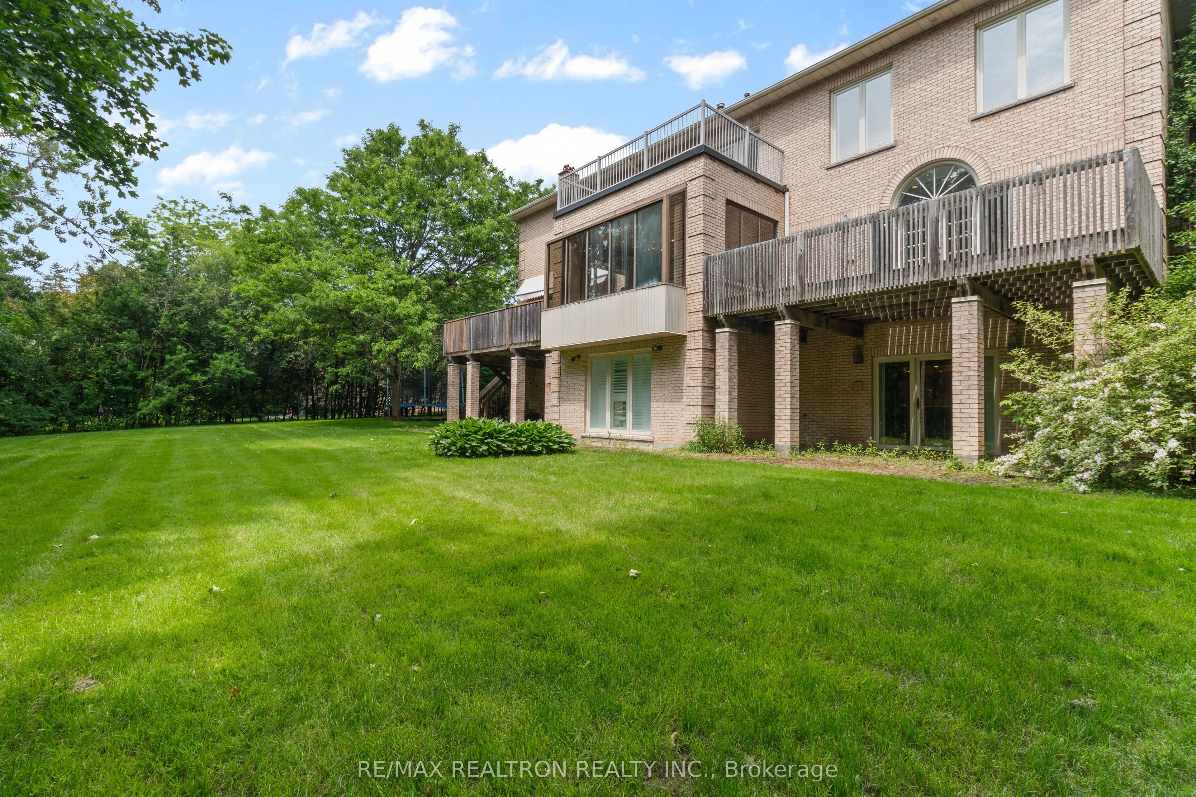 12 Moodie Drive