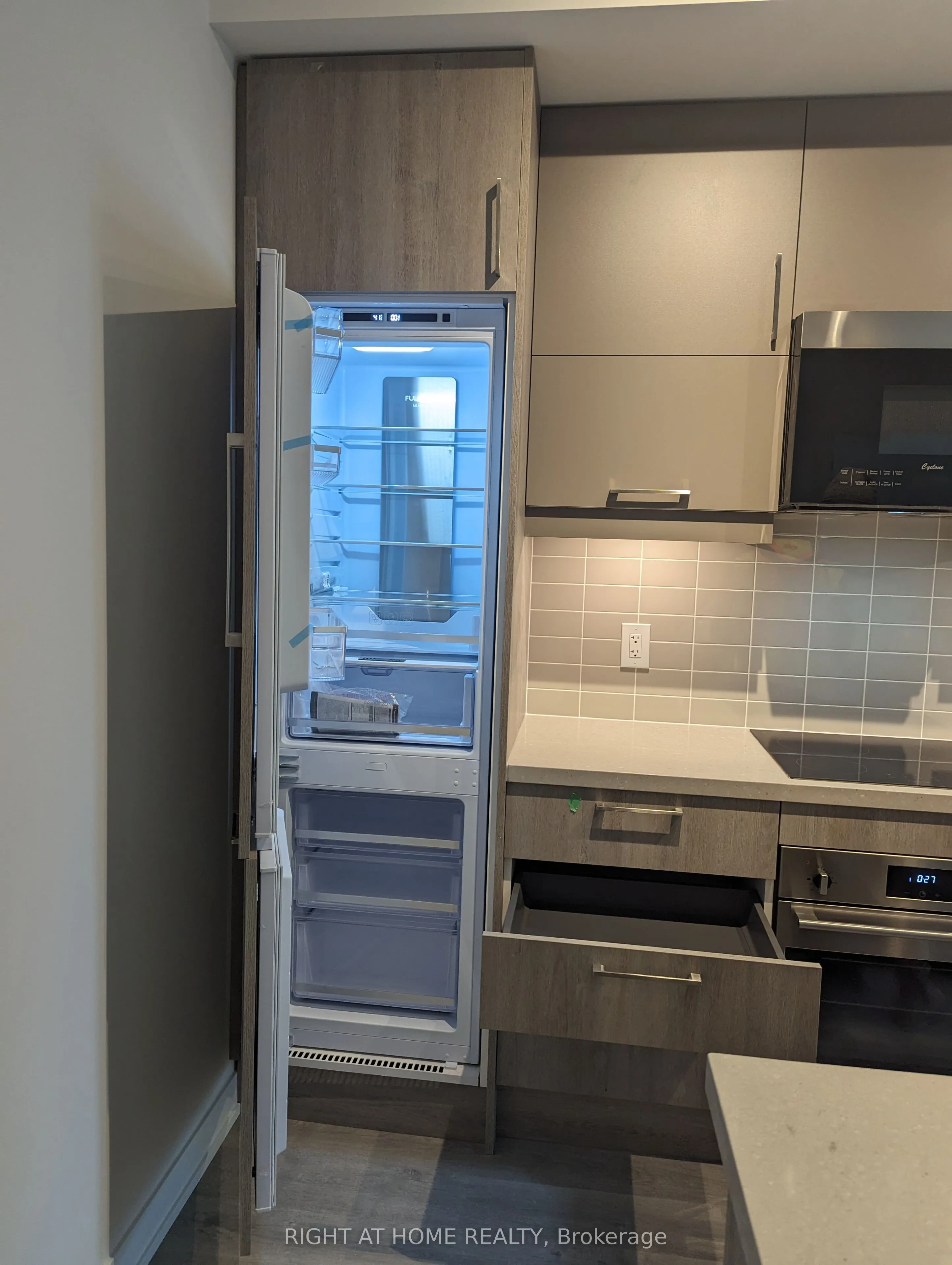 8119 Birchmount Road, #1203
