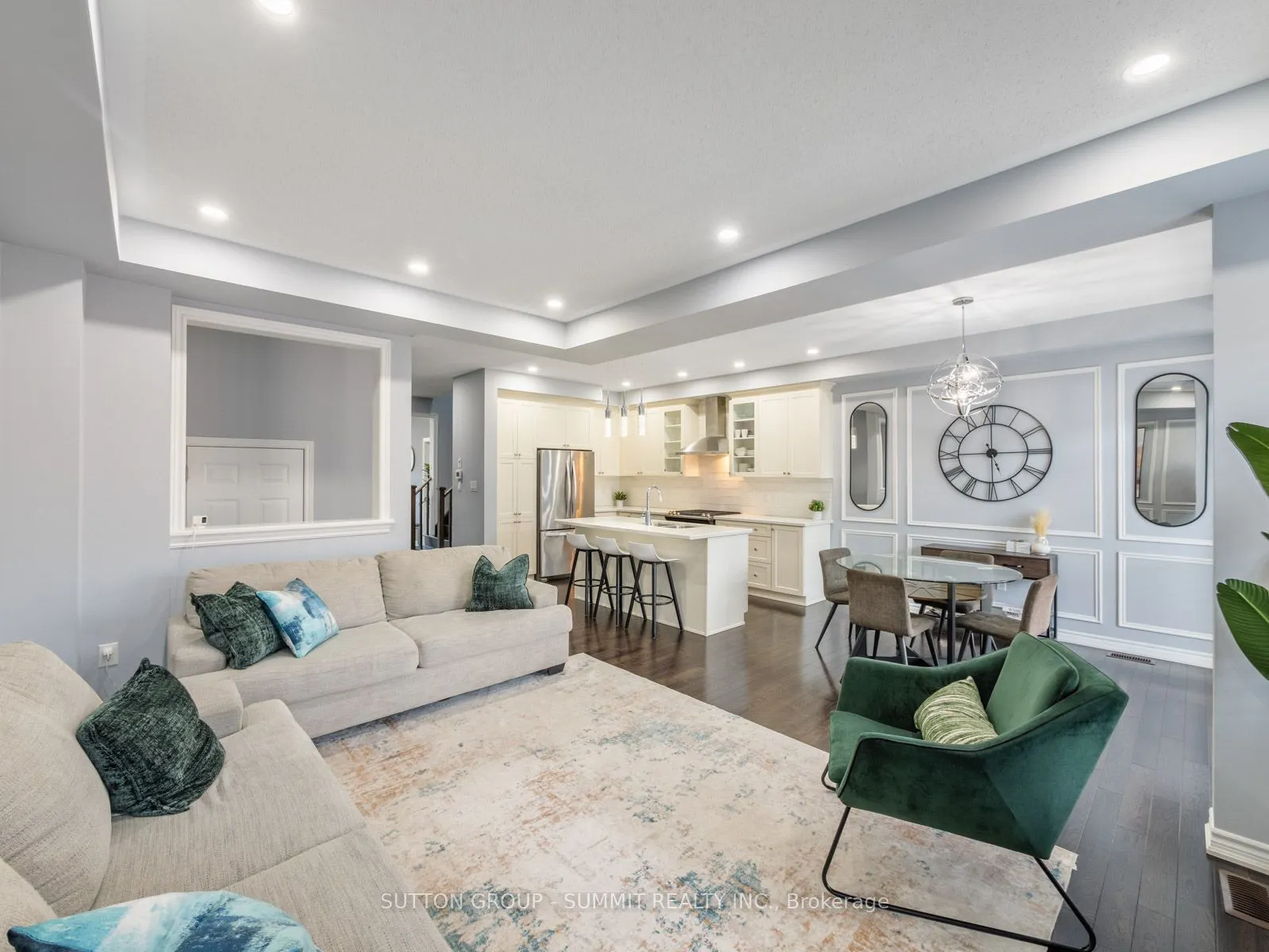 73 MONDIAL Crescent