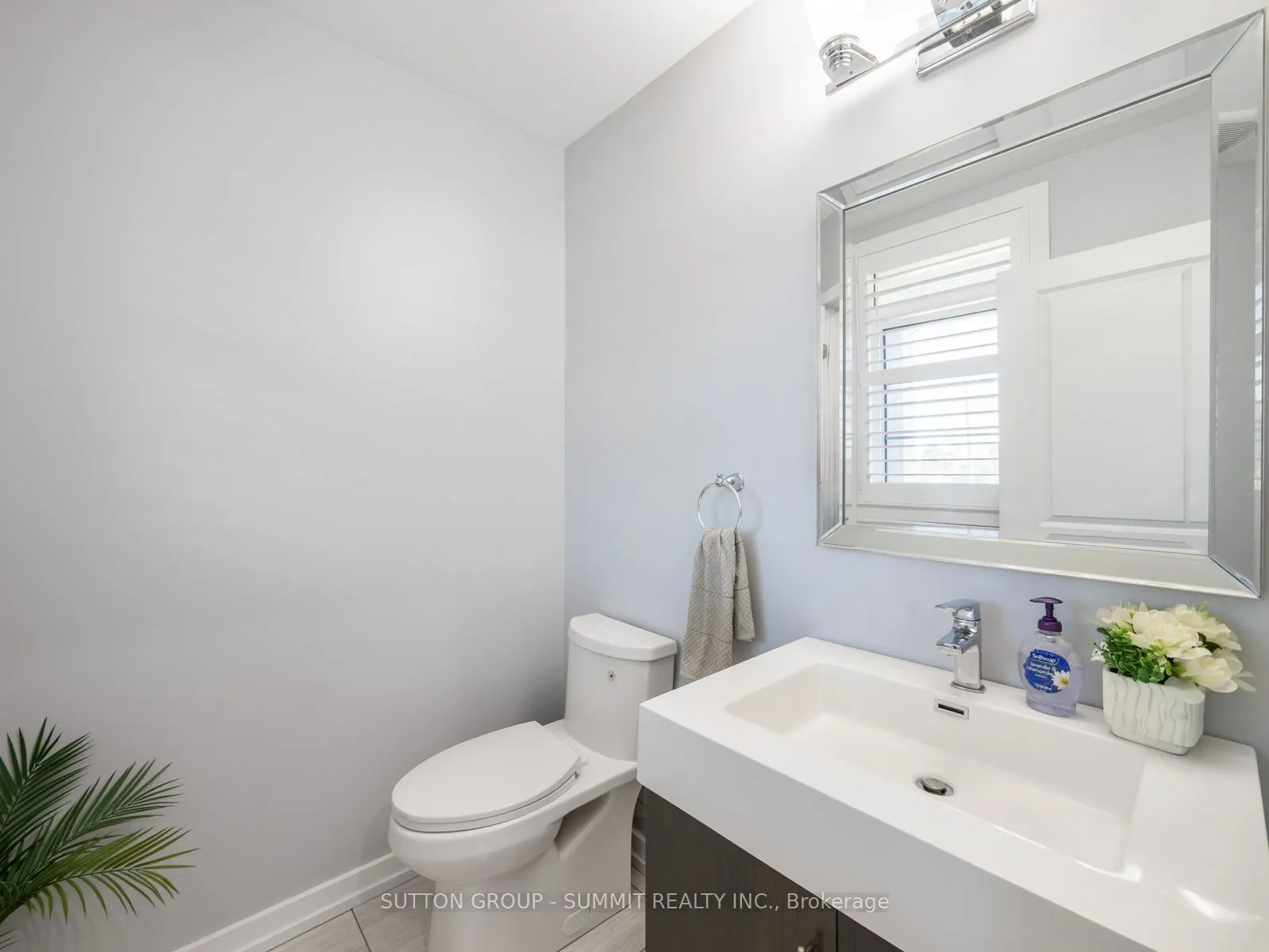 73 MONDIAL Crescent