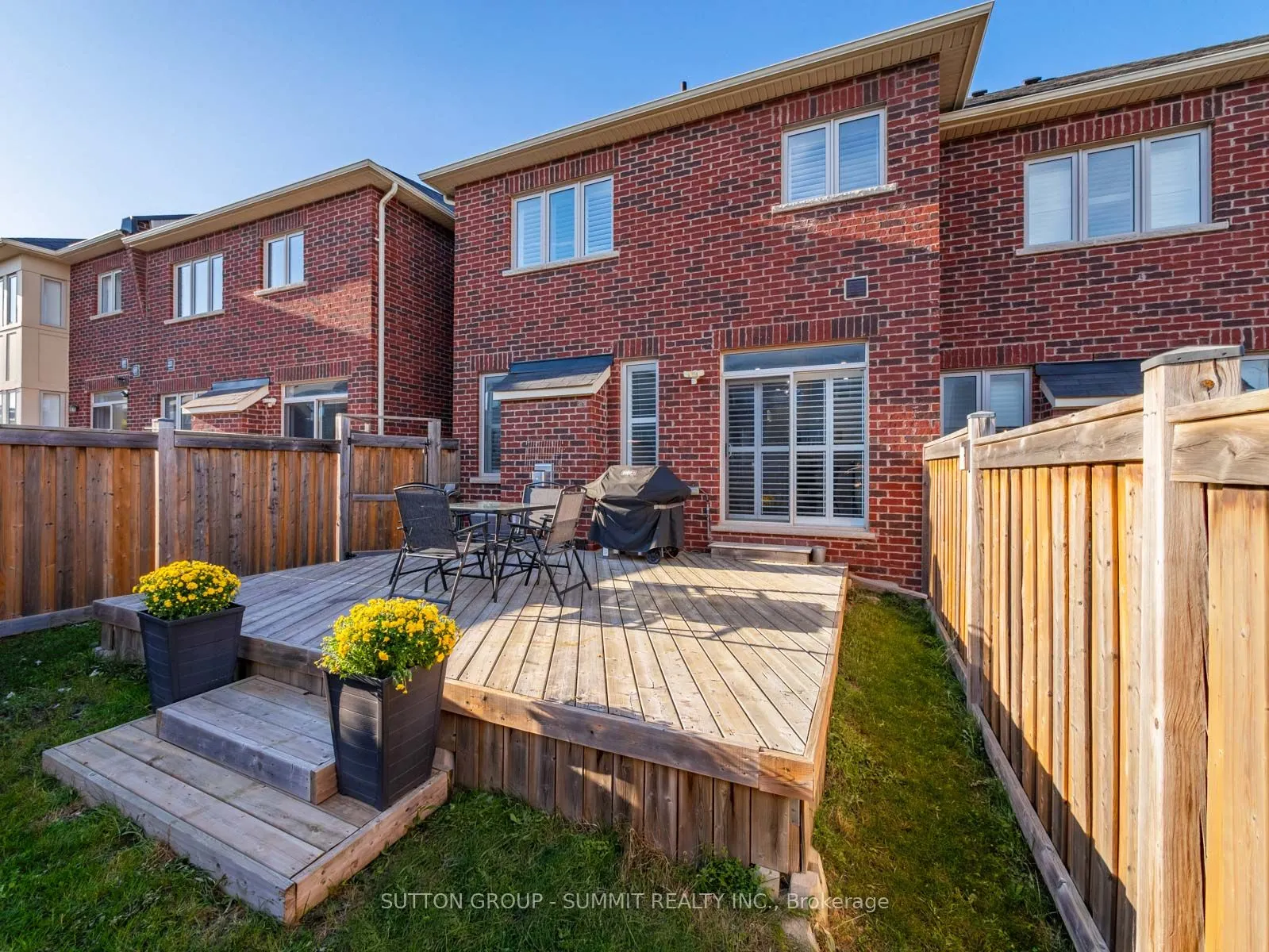 73 MONDIAL Crescent