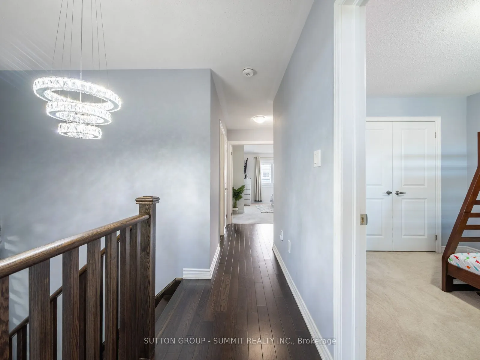 73 MONDIAL Crescent