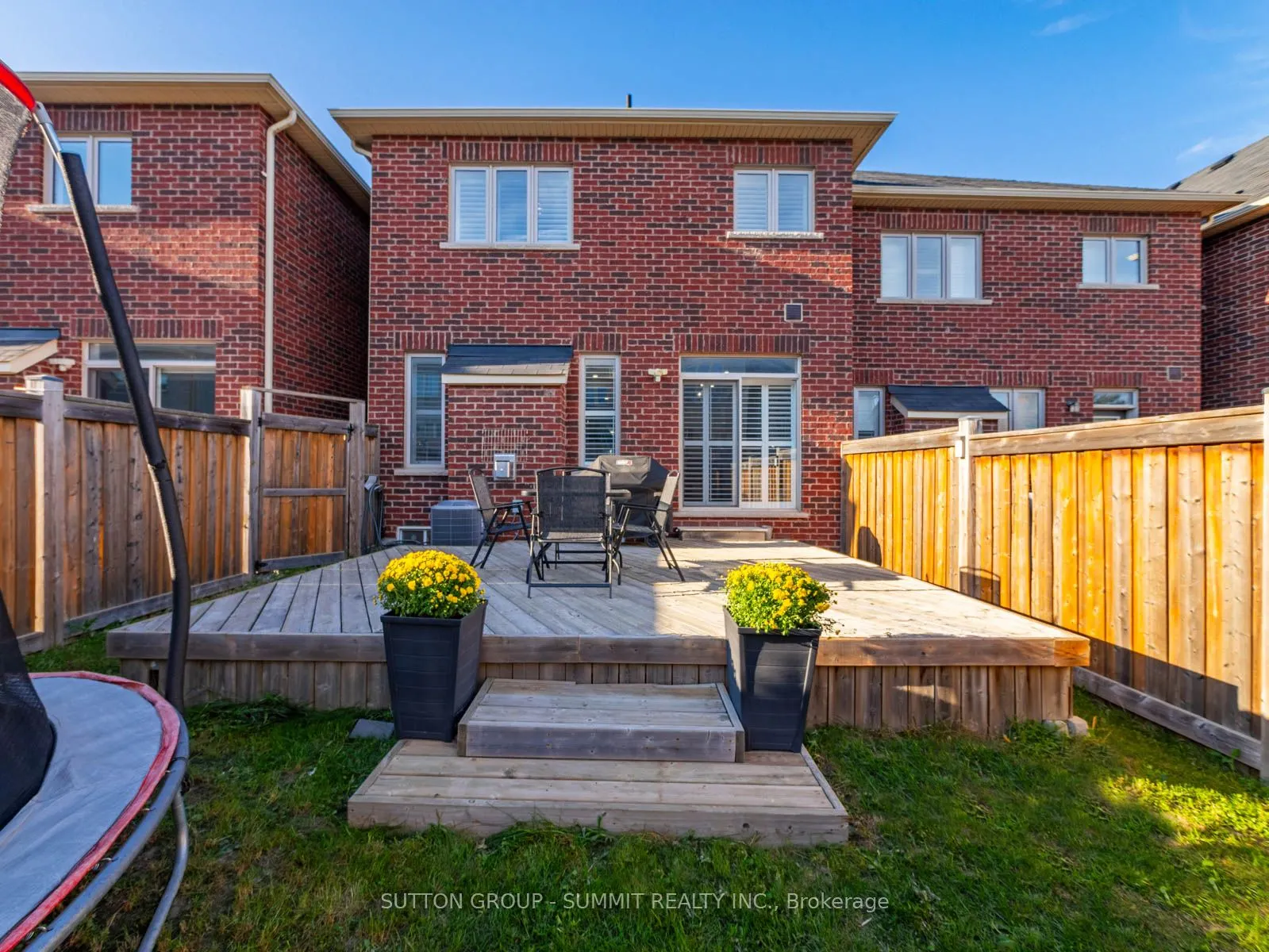 73 MONDIAL Crescent