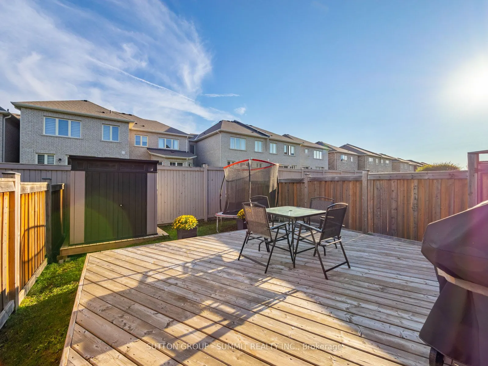 73 MONDIAL Crescent