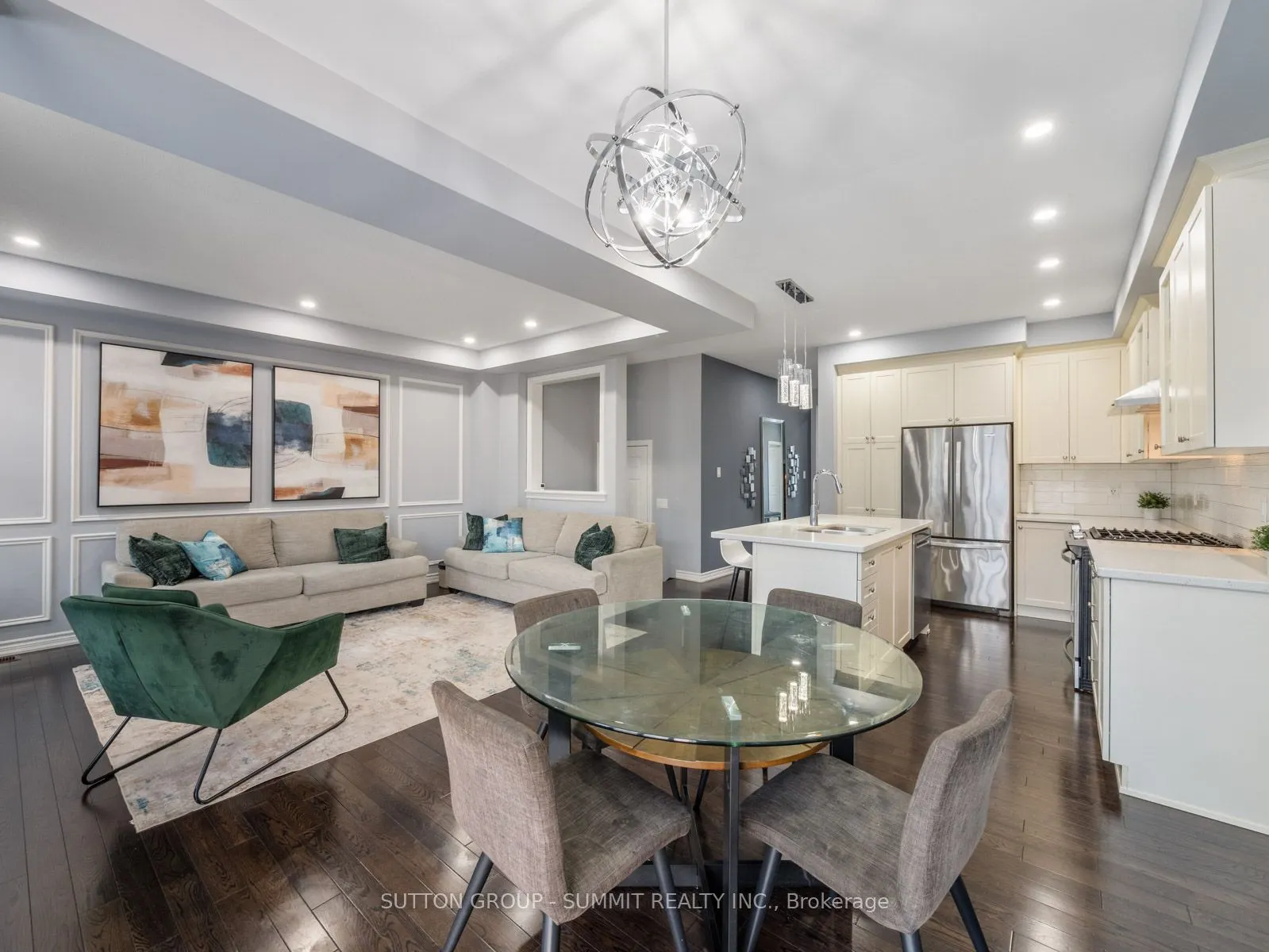 73 MONDIAL Crescent