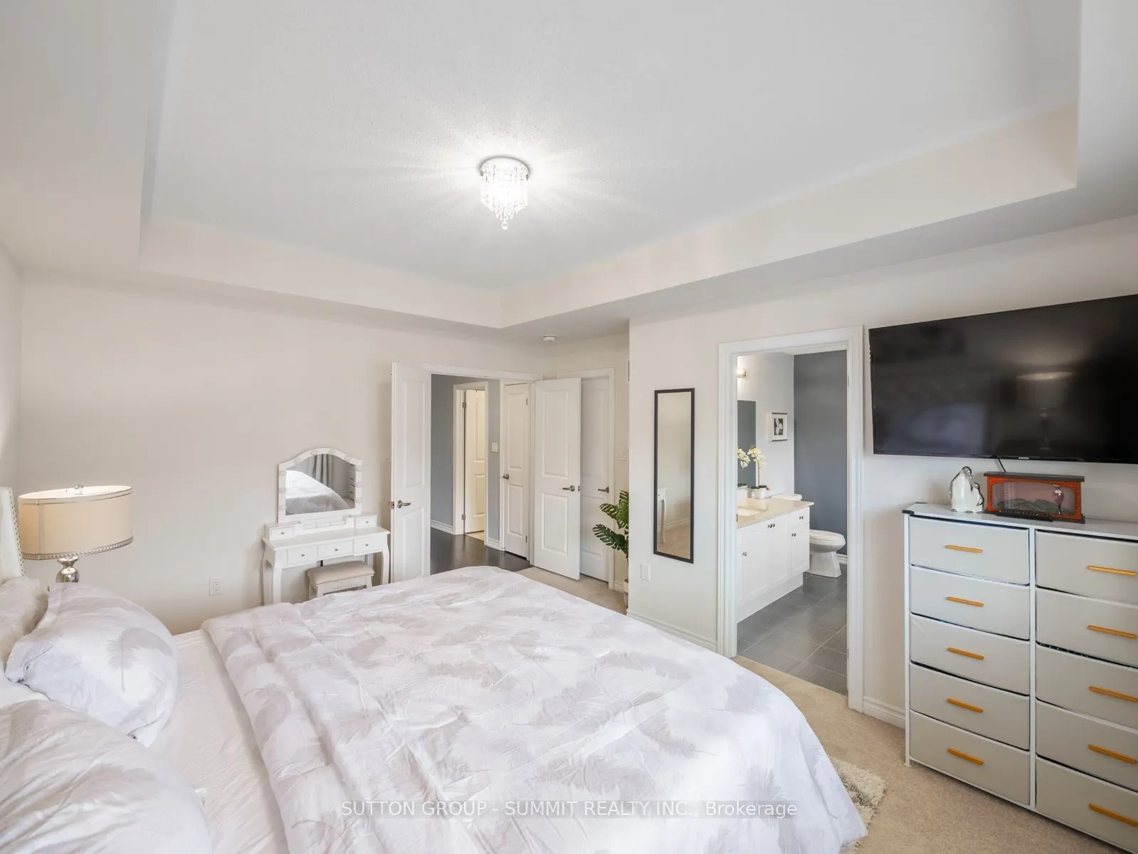 73 MONDIAL Crescent