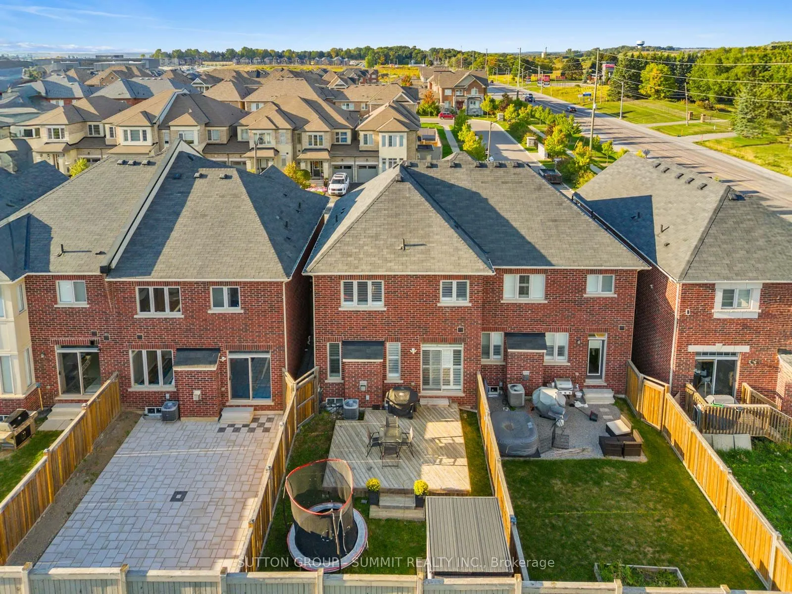 73 MONDIAL Crescent