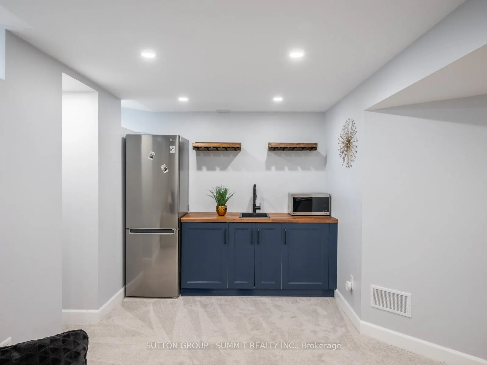 73 MONDIAL Crescent