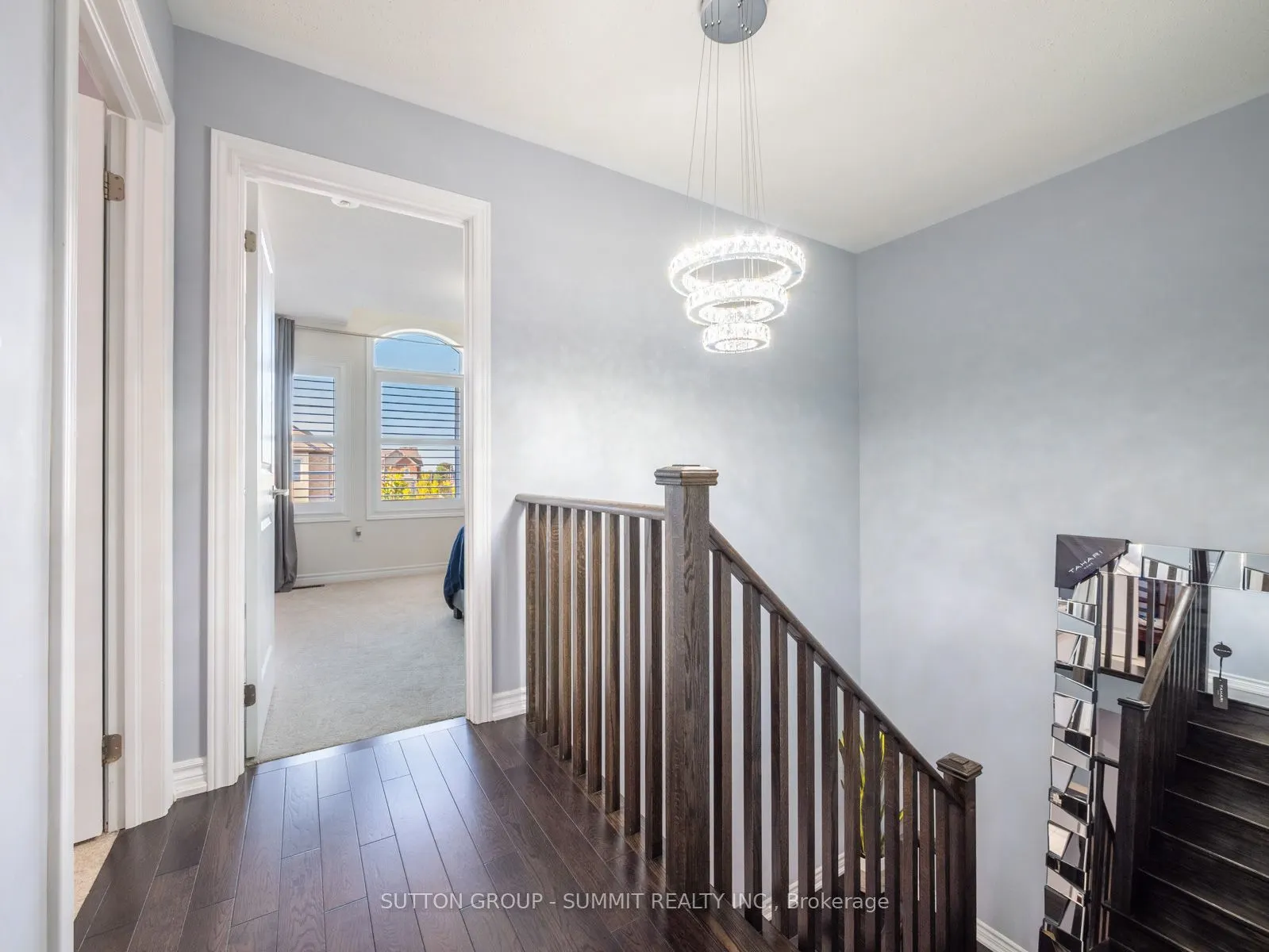 73 MONDIAL Crescent