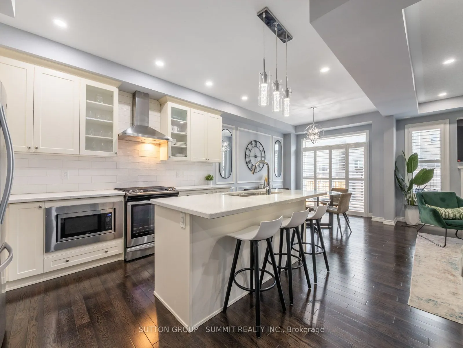 73 MONDIAL Crescent