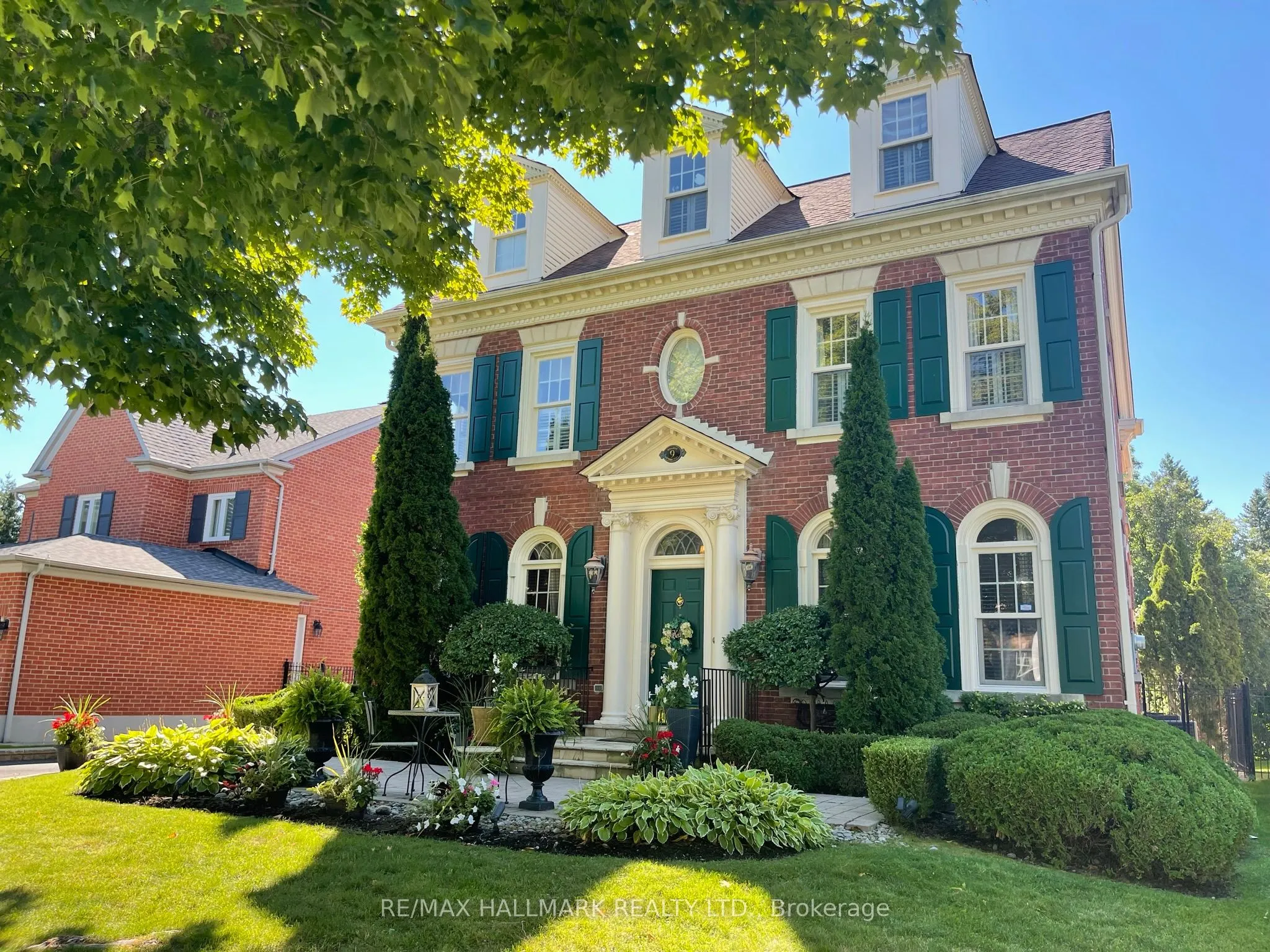 9 Willett Crescent