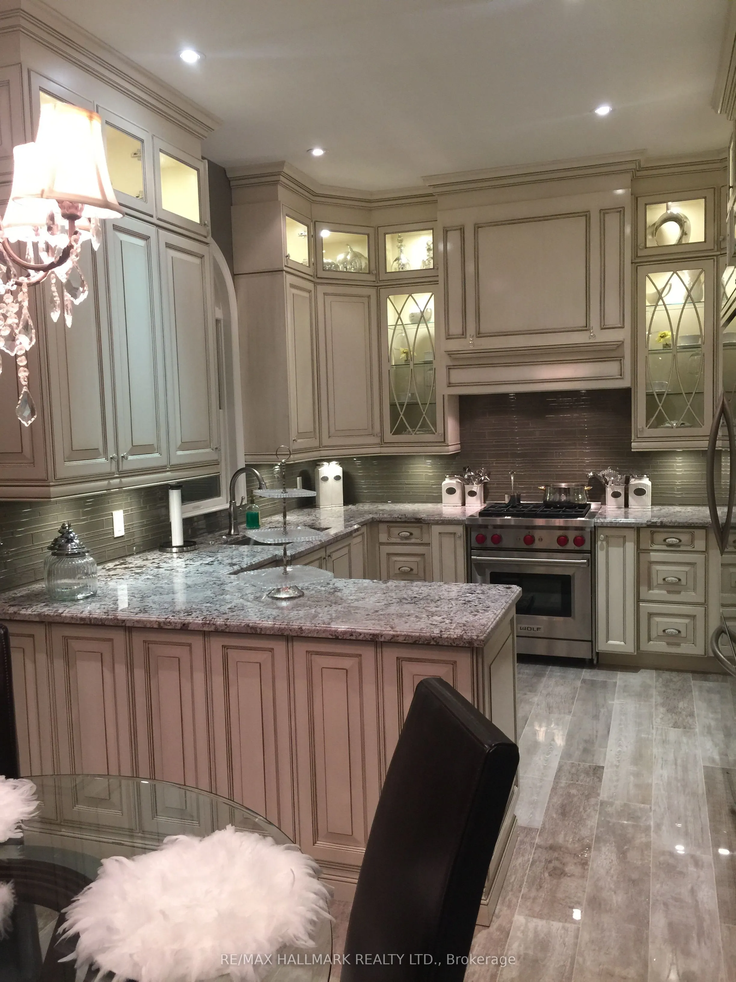 9 Willett Crescent