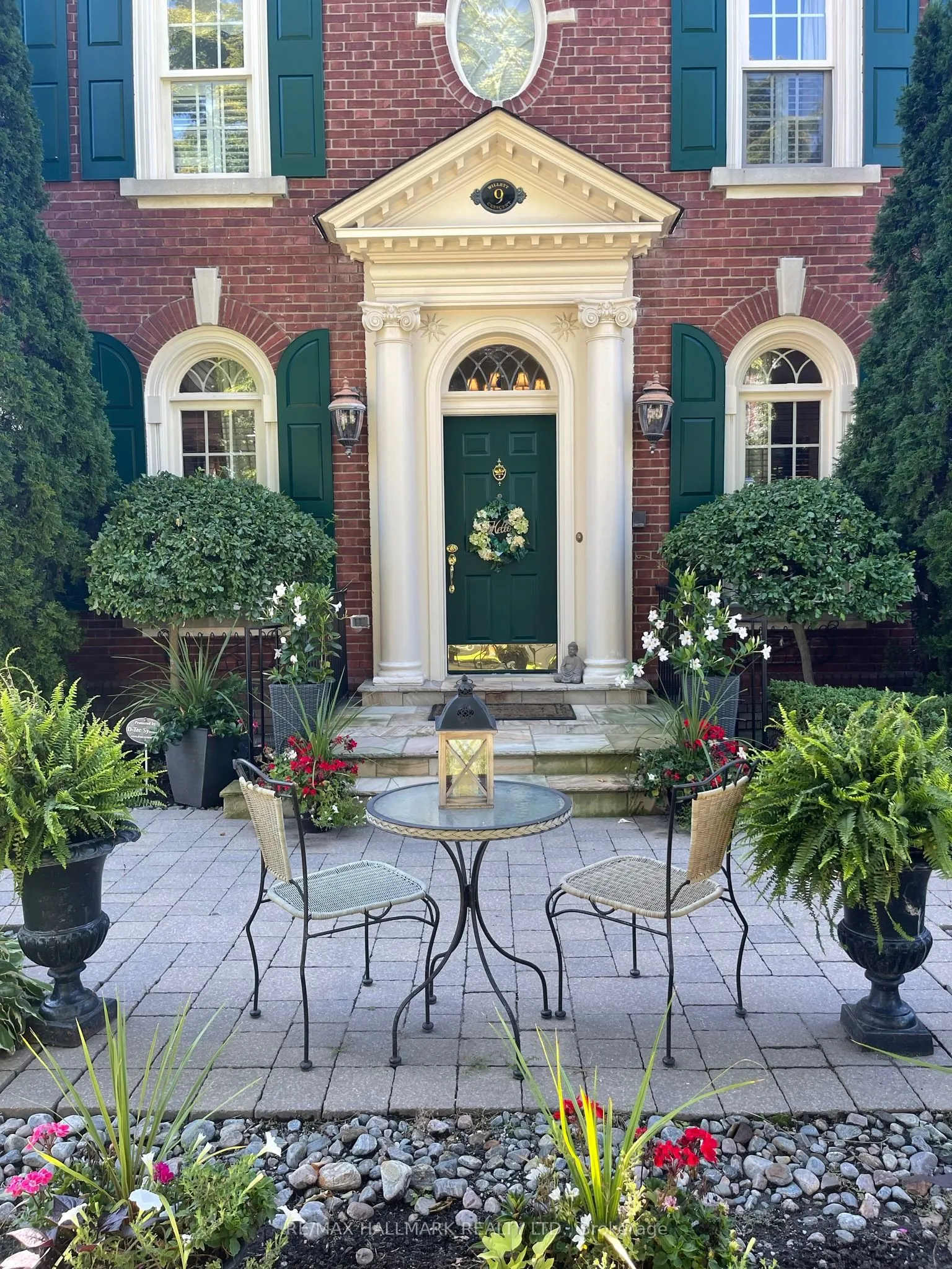 9 Willett Crescent