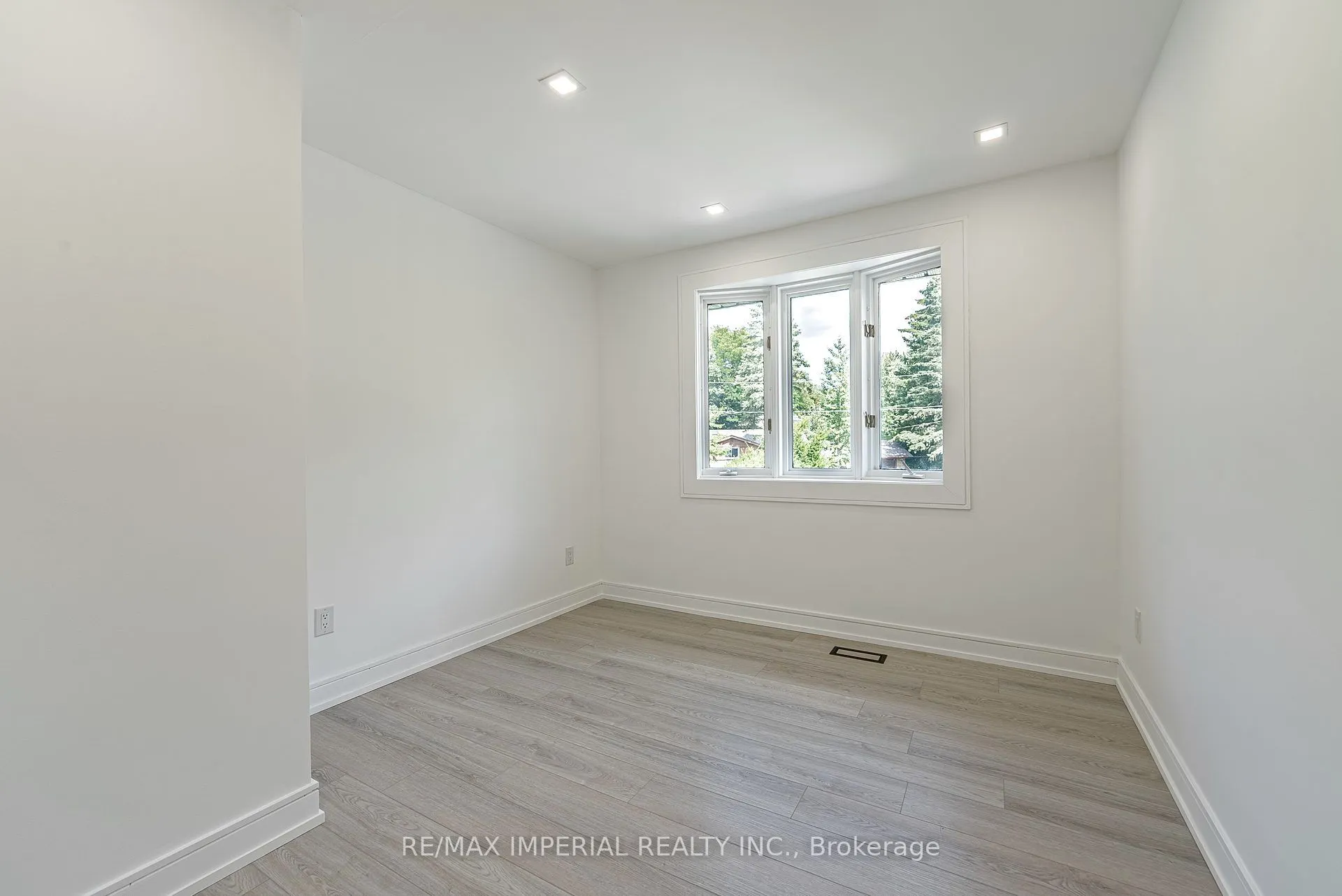 206 Richard Avenue