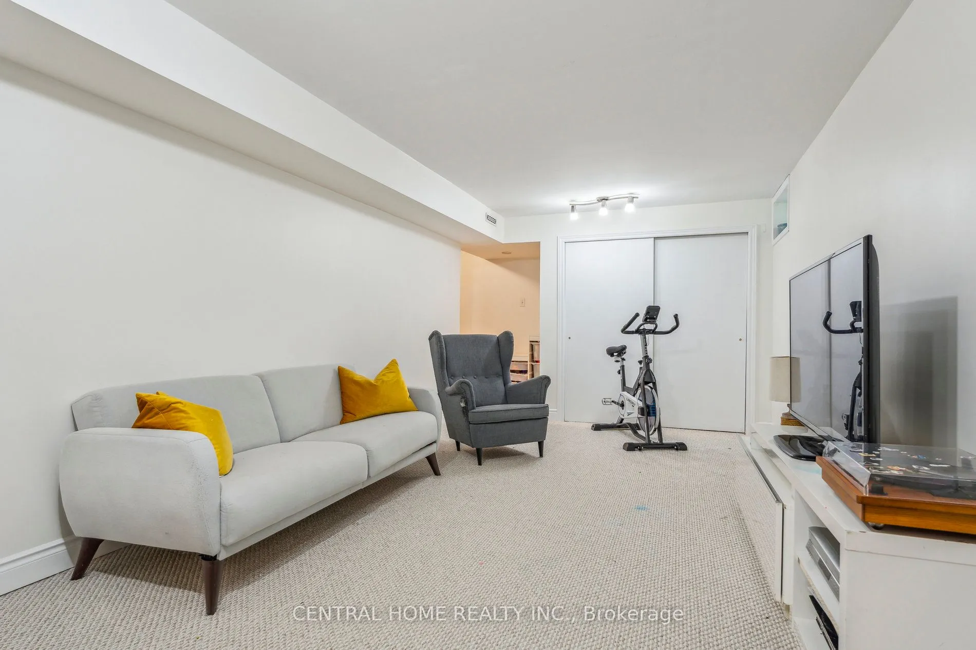 50 Metro Road S