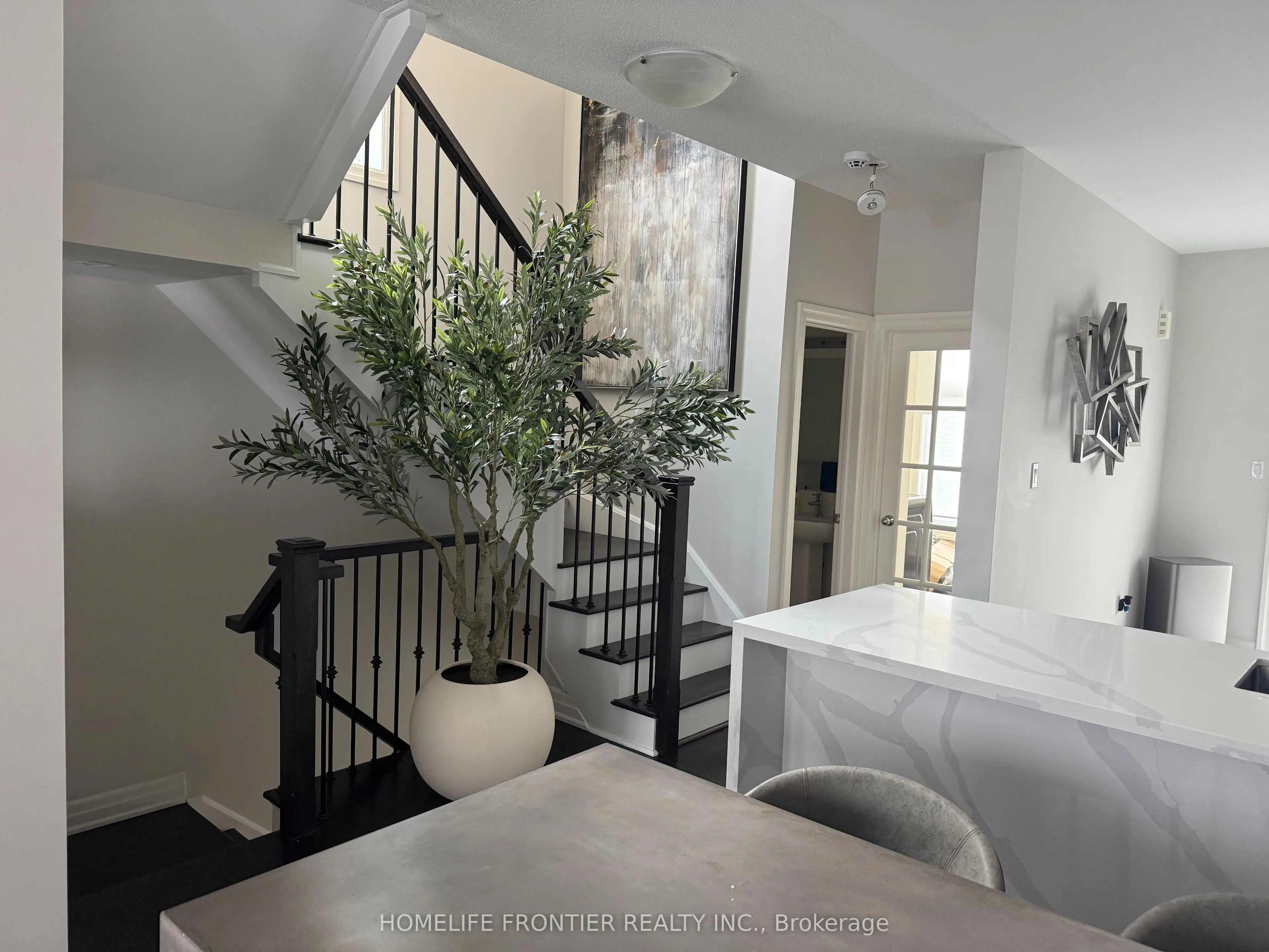 30 Vantage Loop Avenue, #MAIN