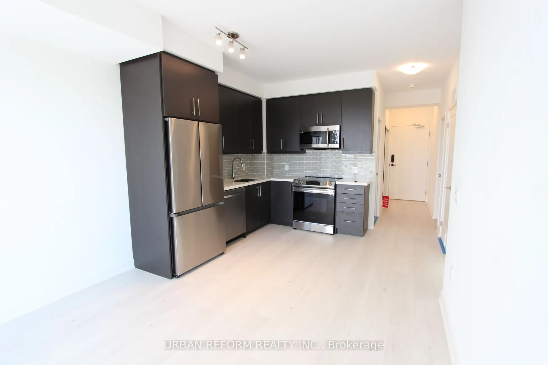 95 Oneida Crescent, #801