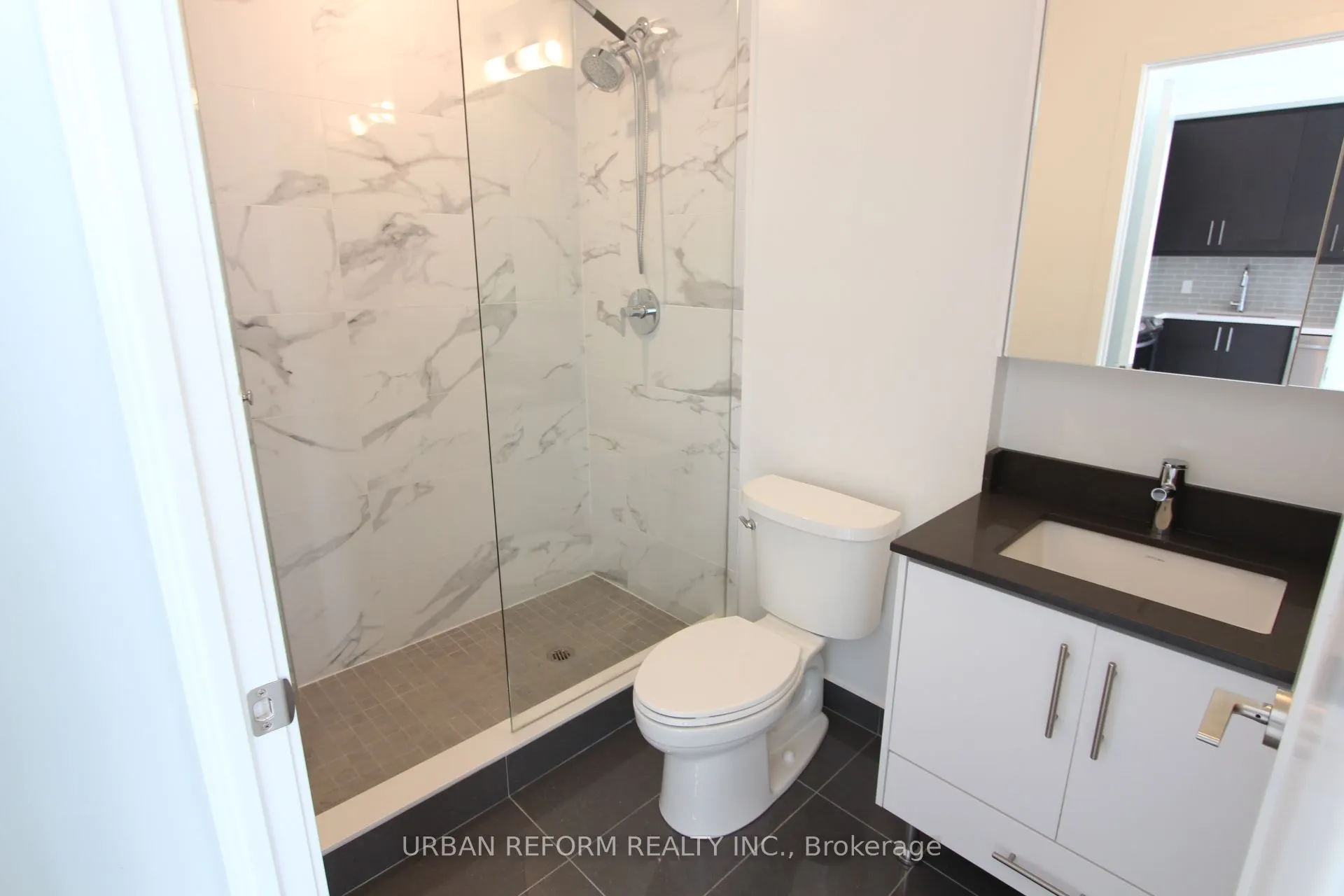 95 Oneida Crescent, #801