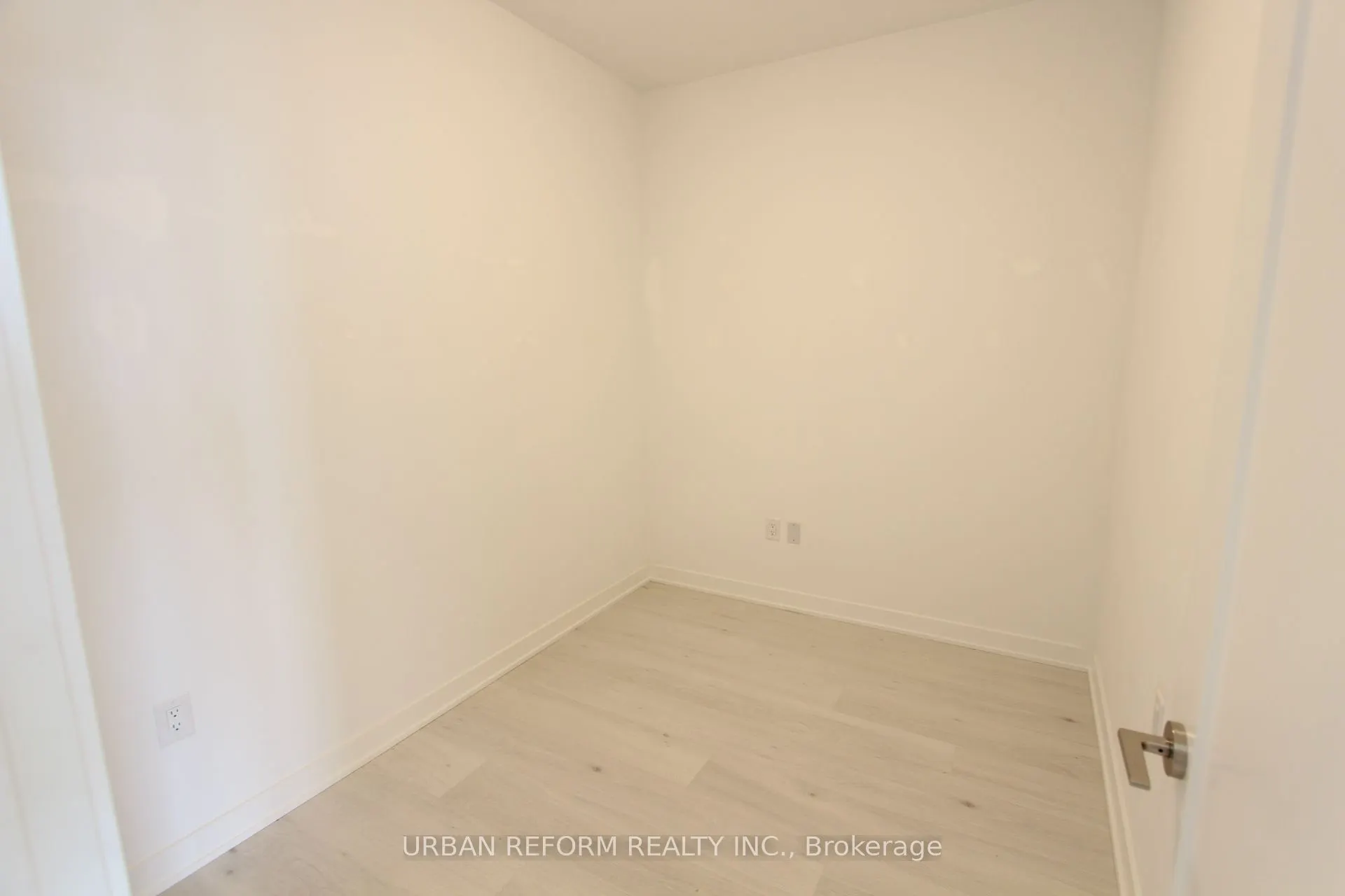 95 Oneida Crescent, #801