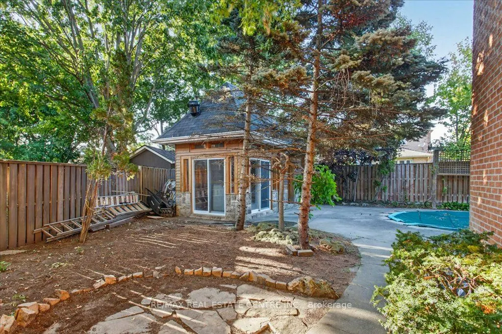 40 Colton Crescent N