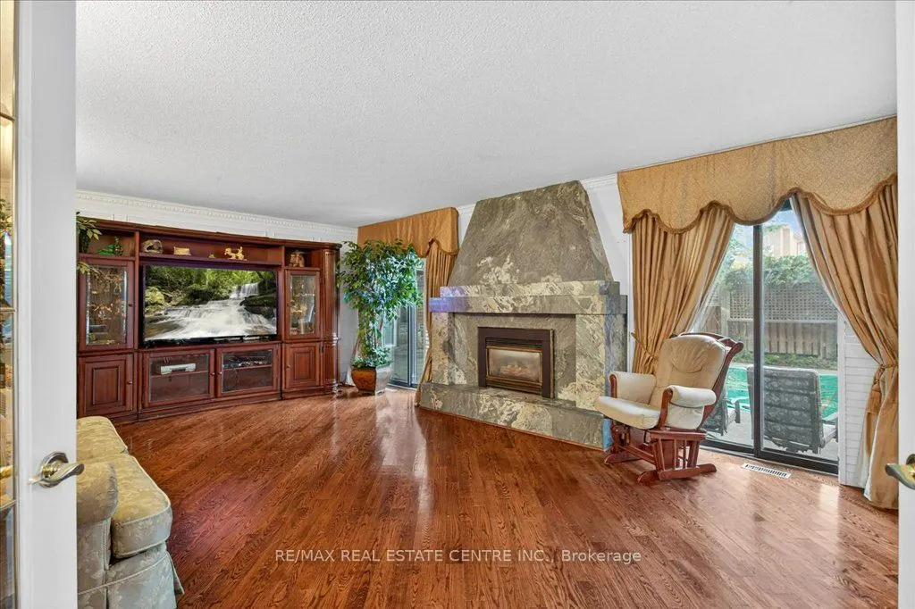 40 Colton Crescent N