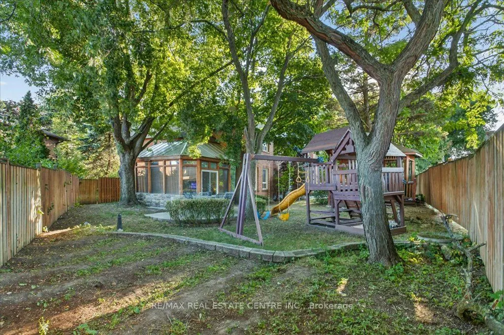 40 Colton Crescent N