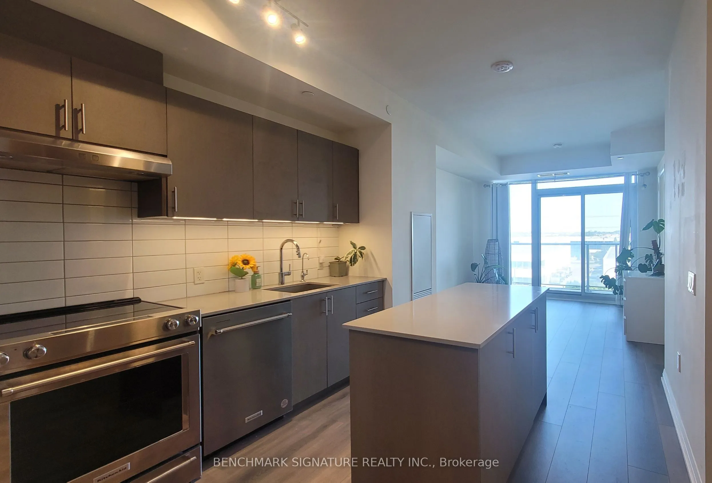 9000 Jane Street, #318
