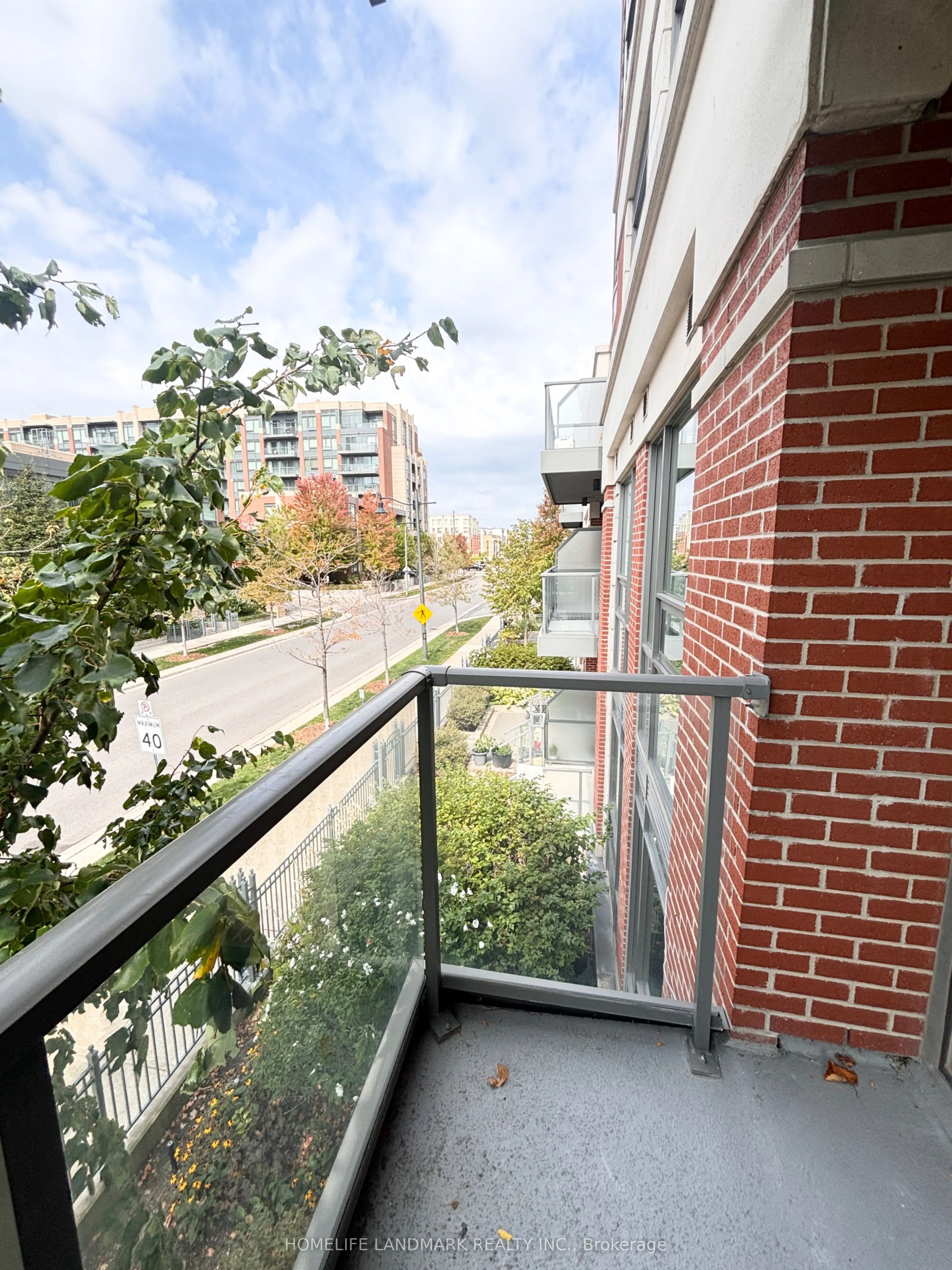1 Uptown Drive, #207