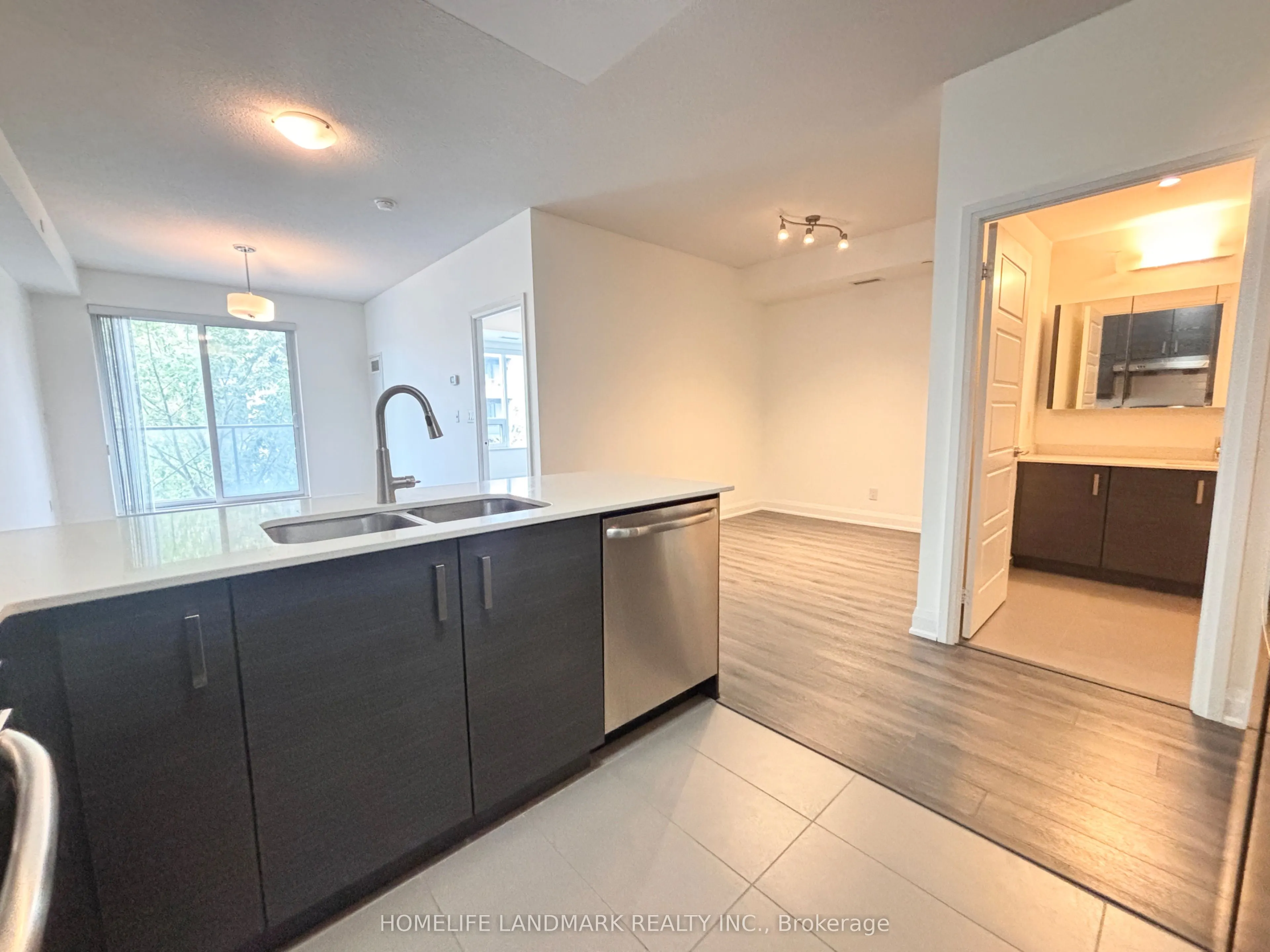 1 Uptown Drive, #207