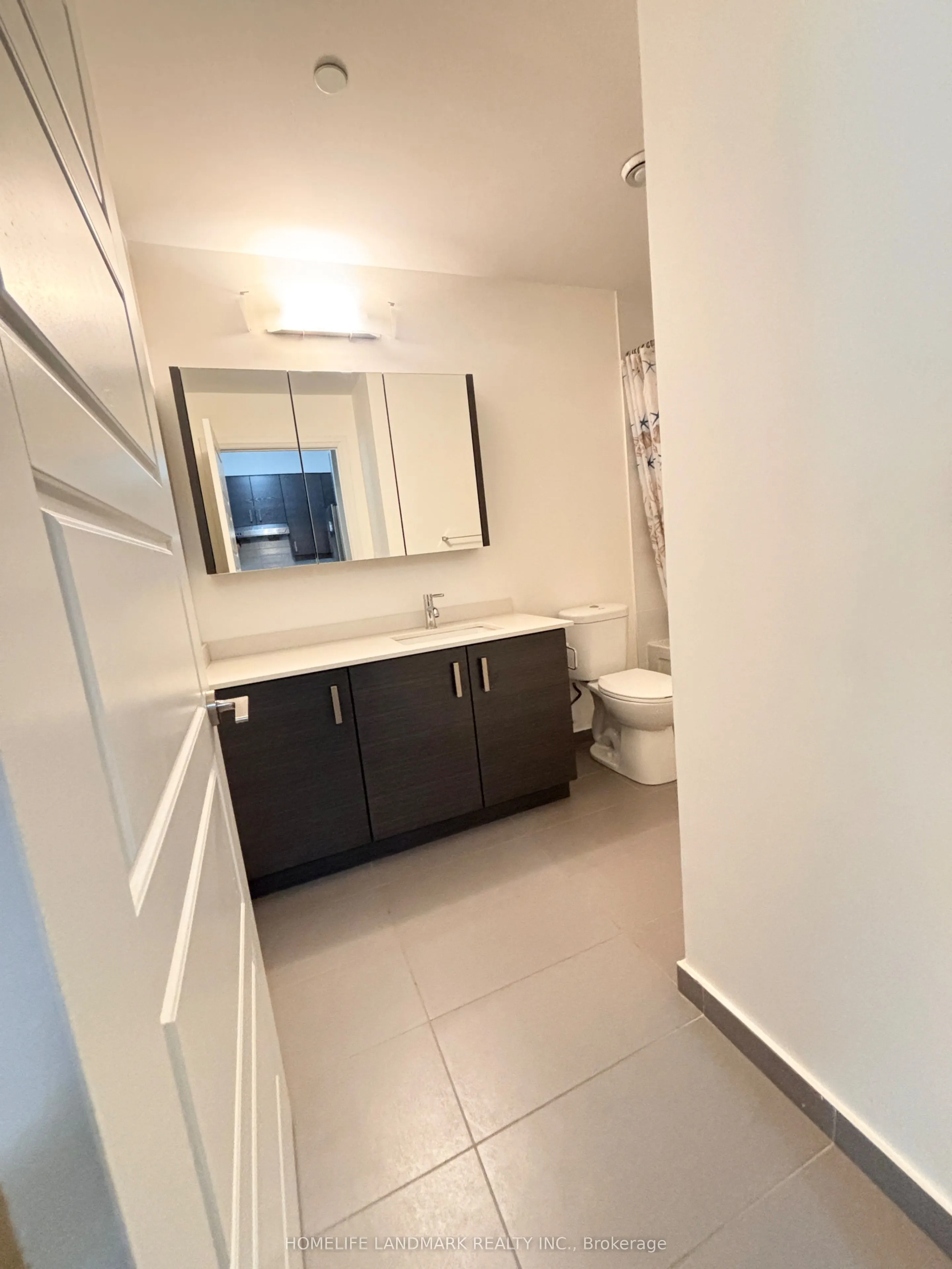 1 Uptown Drive, #207