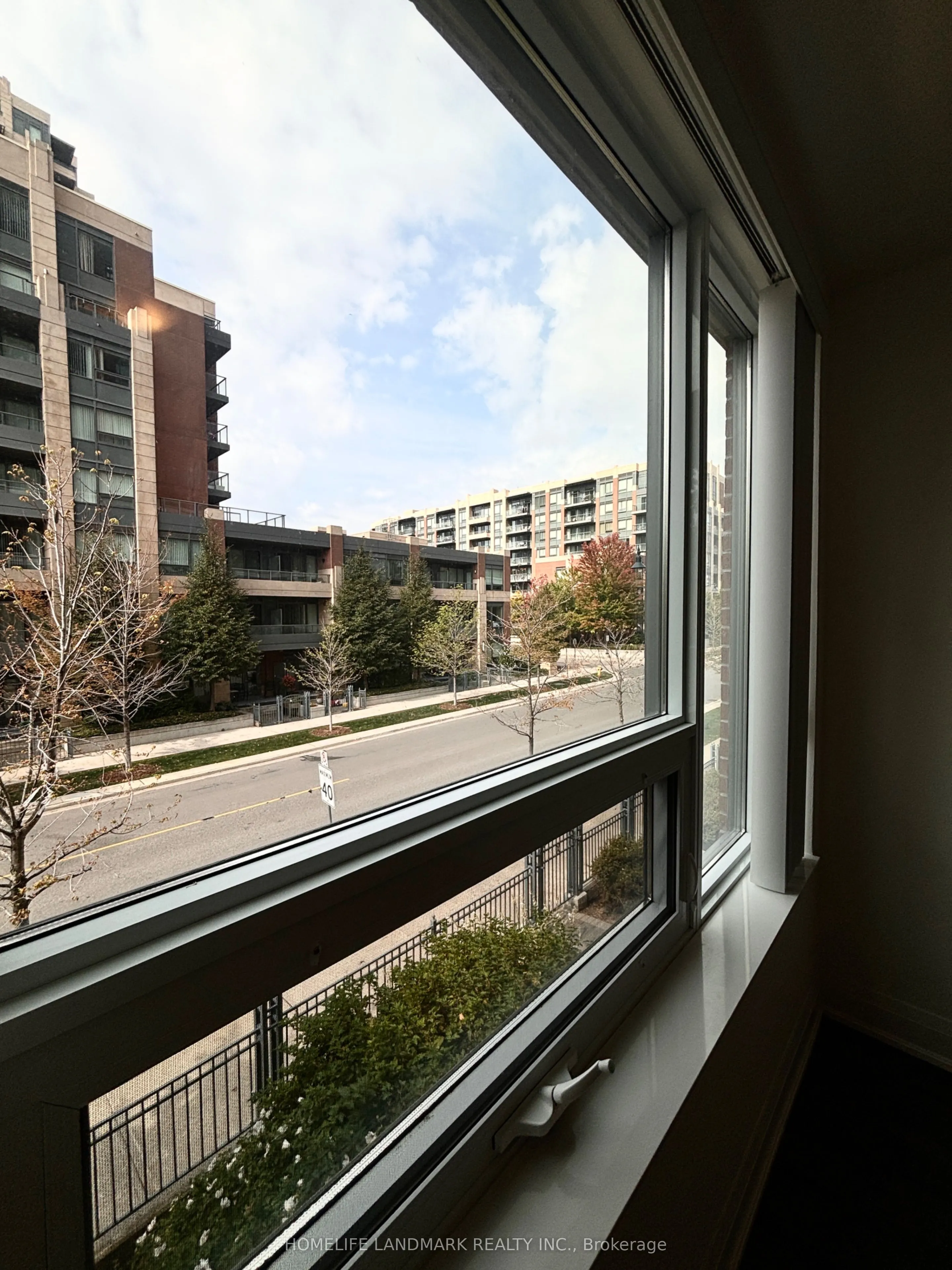 1 Uptown Drive, #207