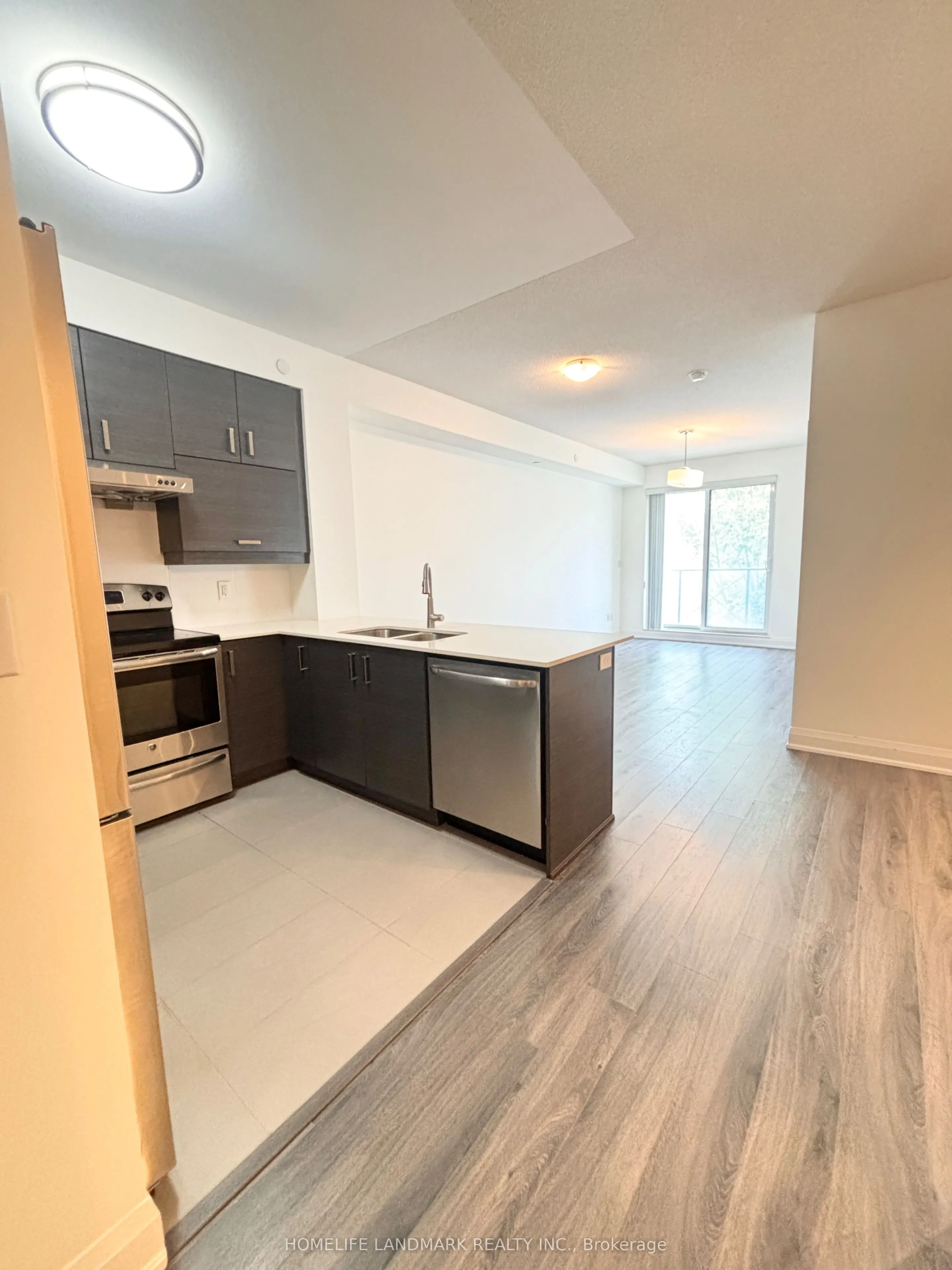 1 Uptown Drive, #207