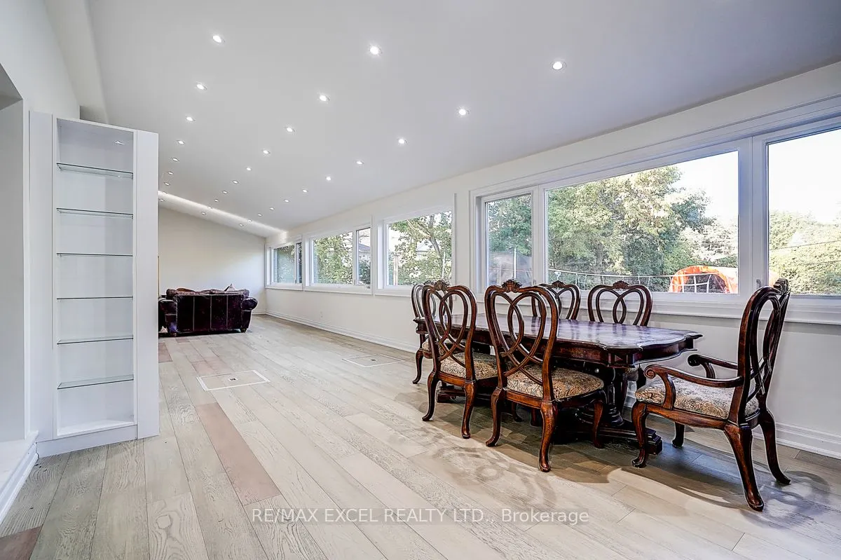 9 Oakcrest Avenue