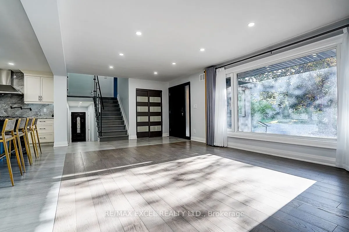 9 Oakcrest Avenue