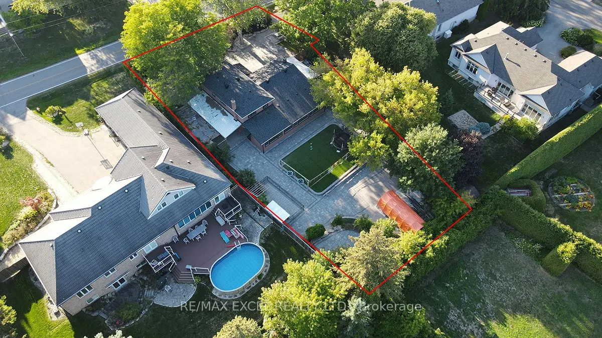 9 Oakcrest Avenue