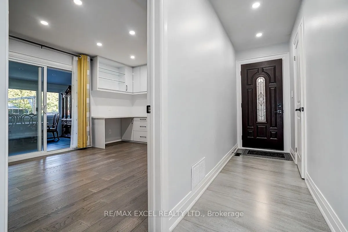 9 Oakcrest Avenue