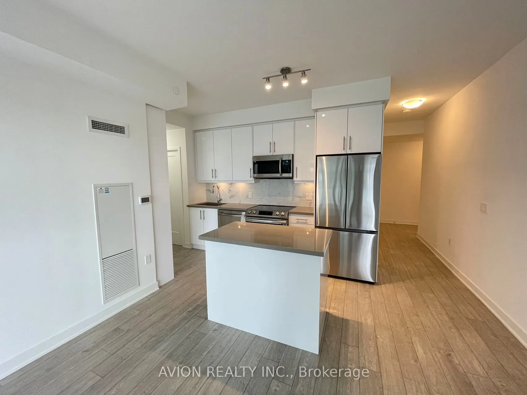 105 Oneida Crescent, #703