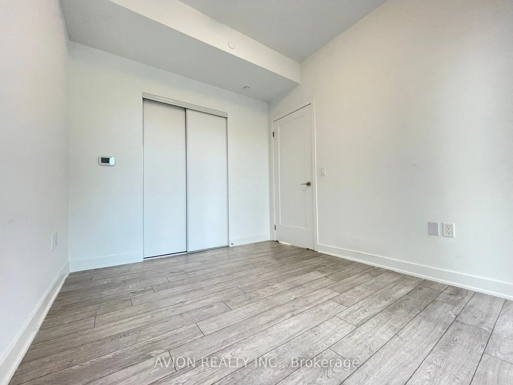 105 Oneida Crescent, #703
